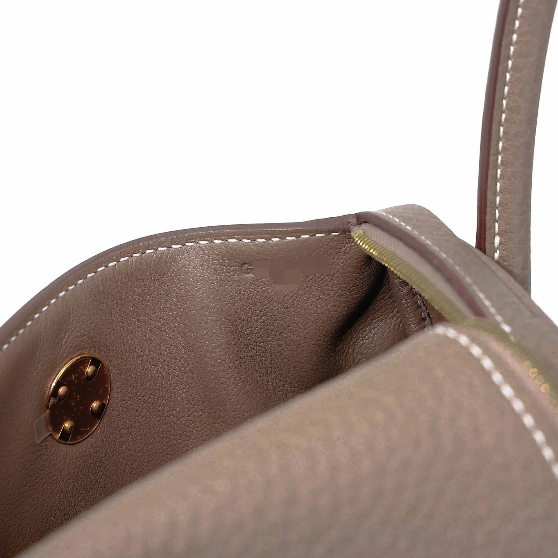 全新 HERMÈS 愛馬仕 Mini Lindy 二代 18 大象灰 Etoupe Clemence小牛皮 金扣 G刻 2026年 - 14