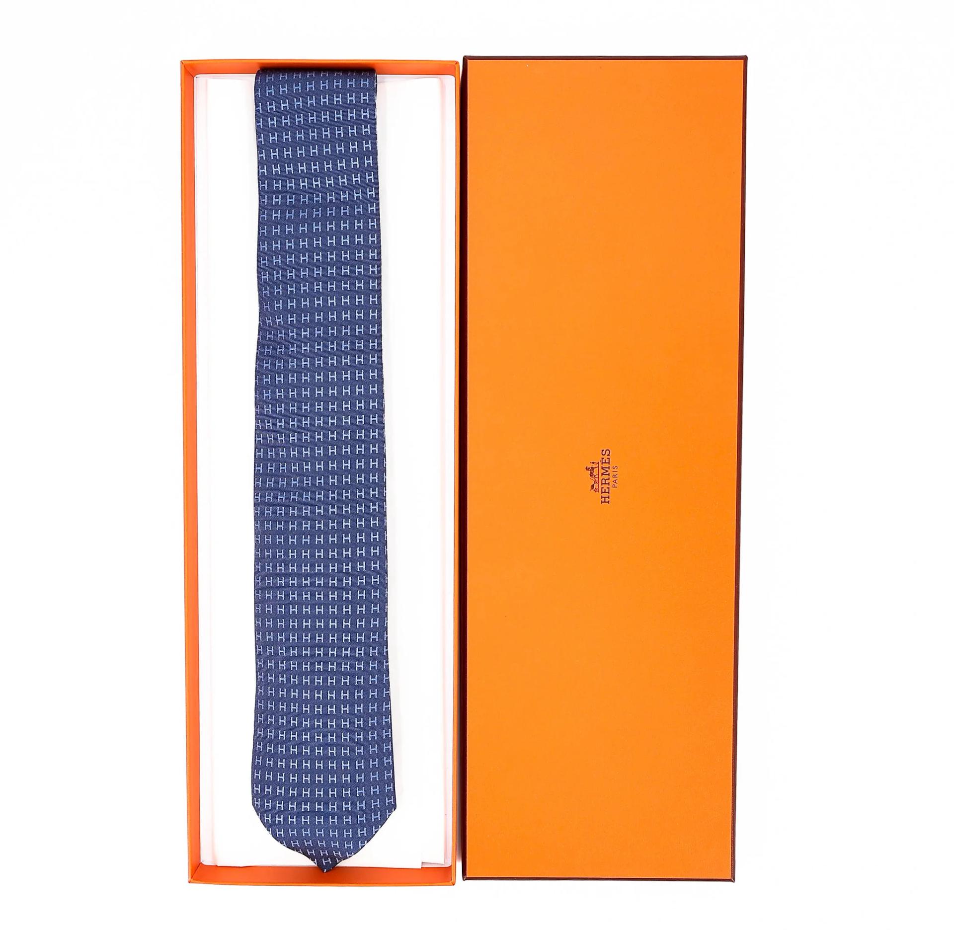 Brand New ( Rank N ) HERMÈS Faconnee H Bicolore tie 7 cm Blue Silk - 3