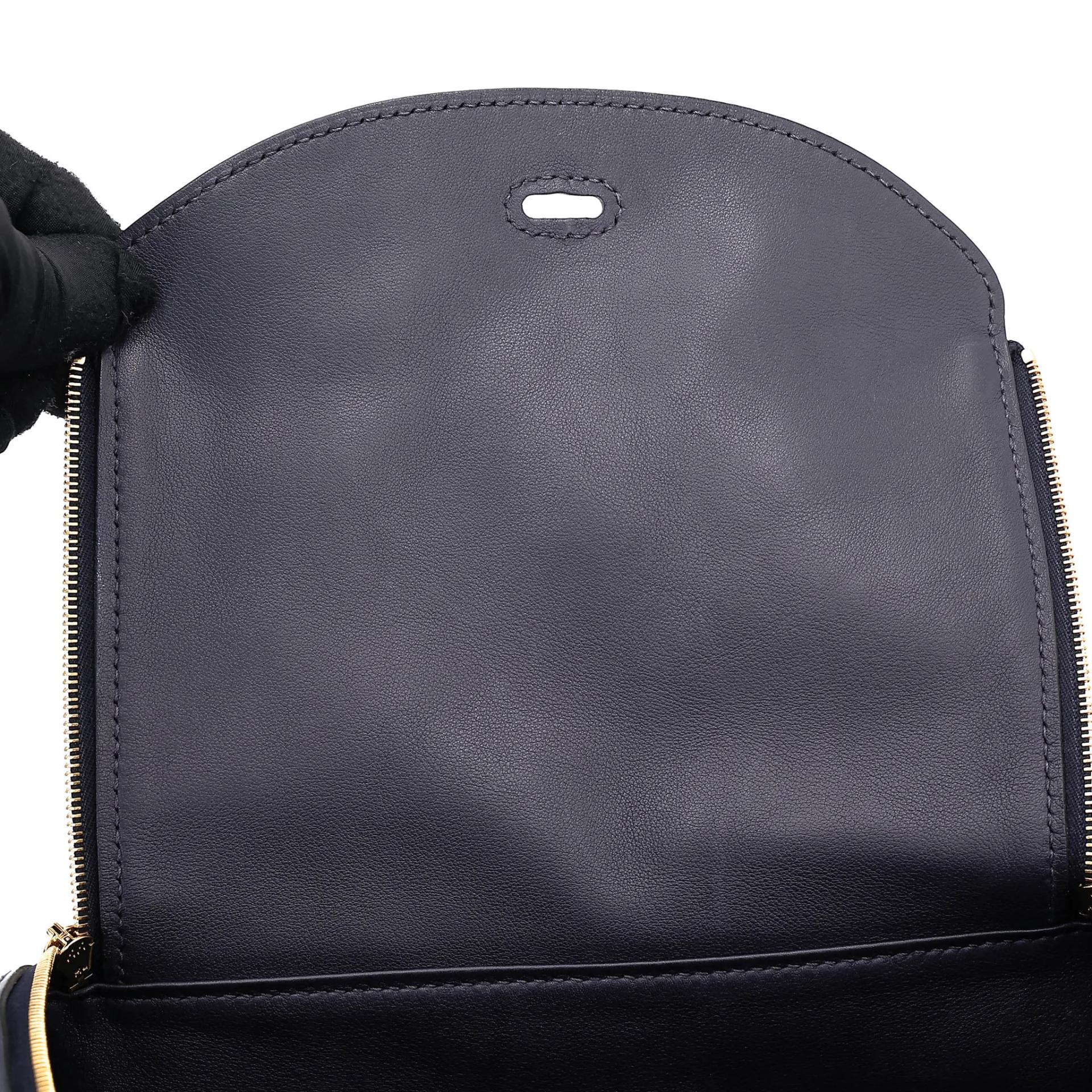 Very Good ( Rank A) HERMÈS Lindy 26 Touch Bleu Nuit (2Z) Matte Niloticus Crocodile Volupto calfskin Gold hardware Y (2020) - 32