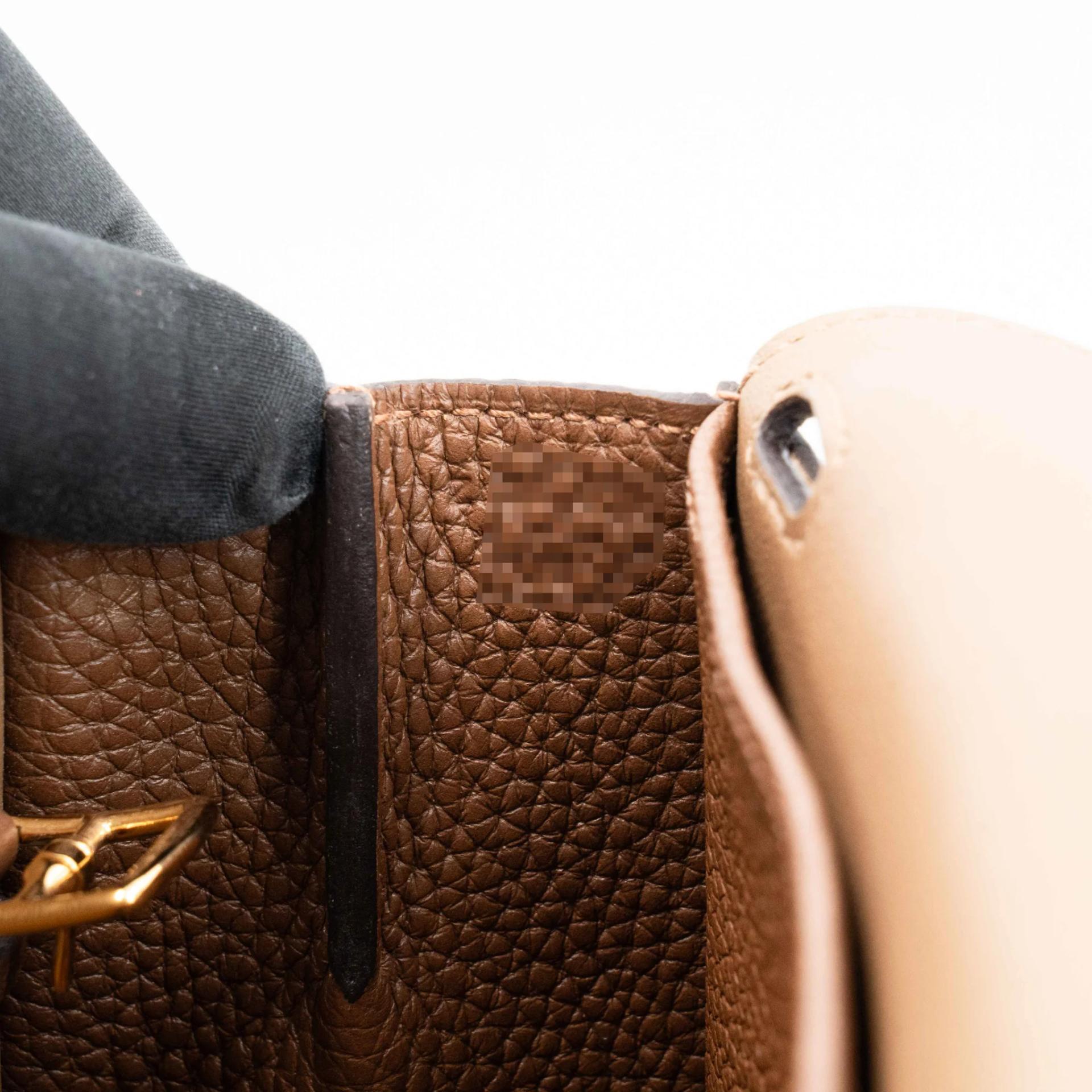 Very Good ( Rank A) HERMÈS Halzan 25 Alezan (3G) Clemence Swift Gold hardware Z (2021) - 23