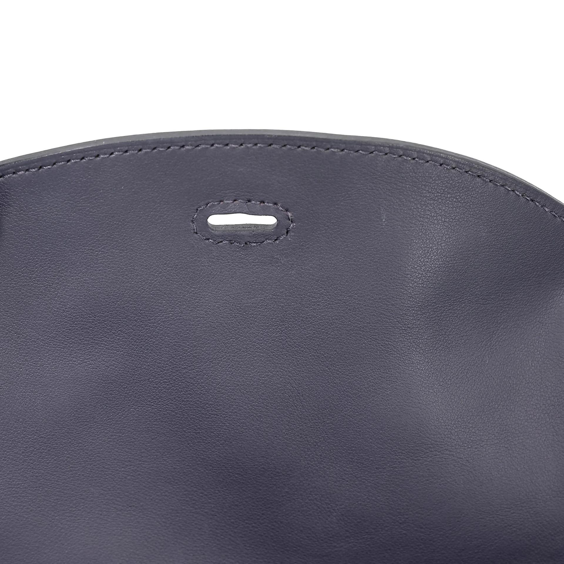 Very Good ( Rank A) HERMÈS Lindy 26 Touch Bleu Nuit (2Z) Matte Niloticus Crocodile Volupto calfskin Gold hardware Y (2020) - 34