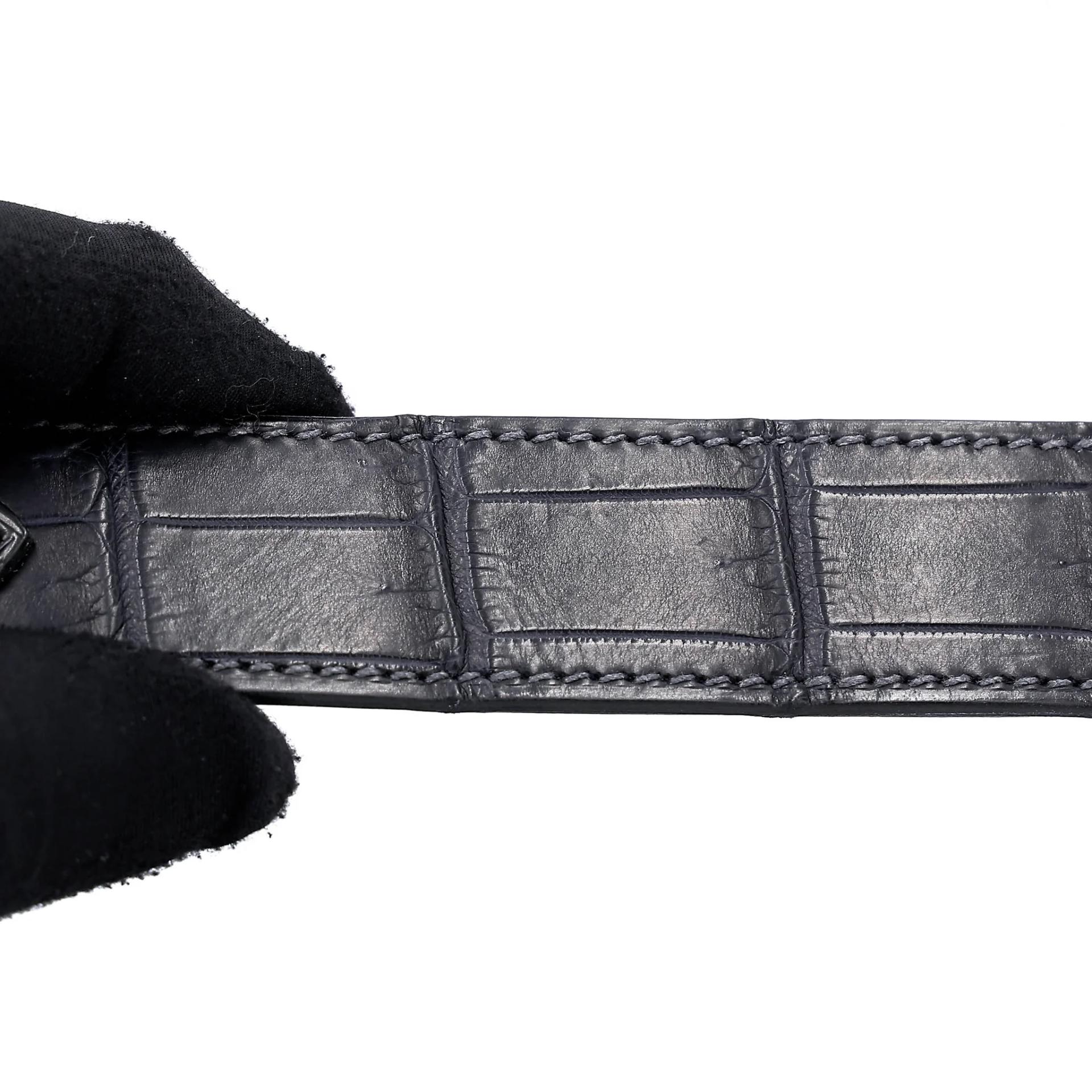 Very Good ( Rank A) HERMÈS Lindy 26 Touch Bleu Nuit (2Z) Matte Niloticus Crocodile Volupto calfskin Gold hardware Y (2020) - 5