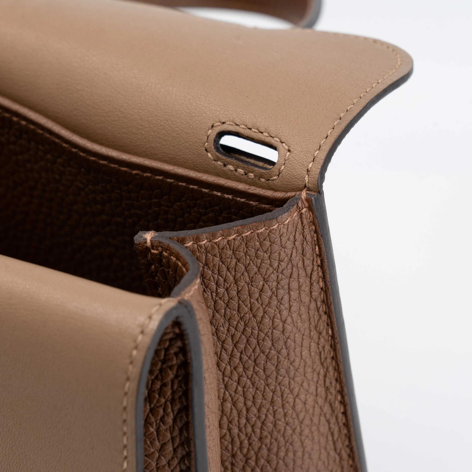 Very Good ( Rank A) HERMÈS Halzan 25 Alezan (3G) Clemence Swift Gold hardware Z (2021) - 17