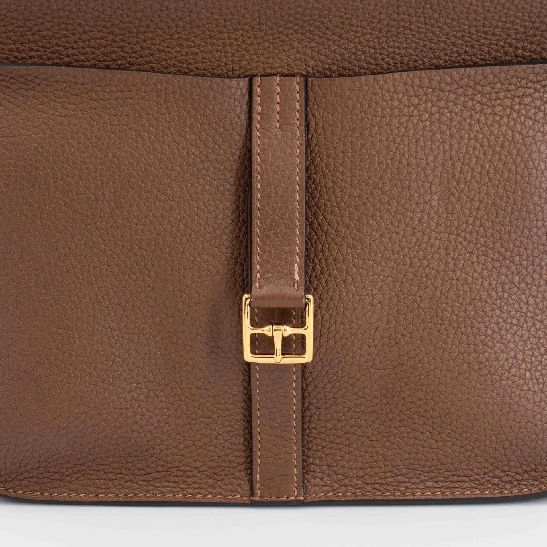 Very Good ( Rank A) HERMÈS Halzan 25 Alezan (3G) Clemence Swift Gold hardware Z (2021) - 7