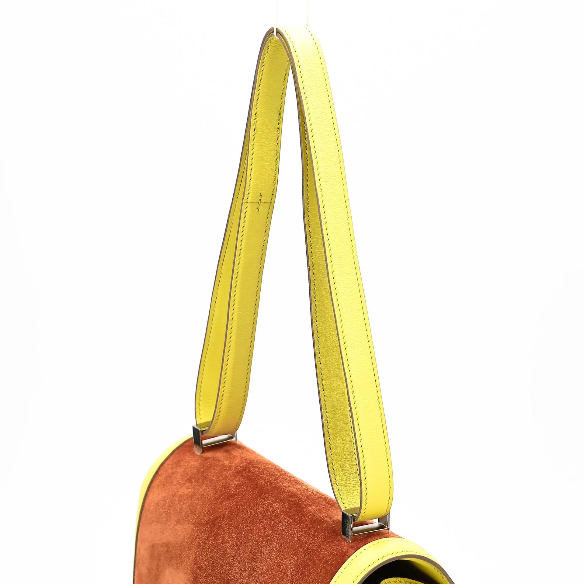 Excellent ( Rank SA ) HERMÈS Constance 24 Soufre (C9) Potiron (5F) Doblis Suede Swift Palladium hardware Square R (2014) - 3
