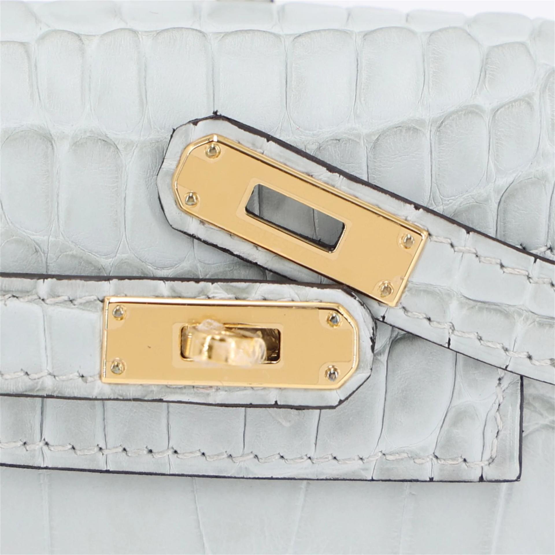 Brand New ( Rank N ) HERMÈS Charm Kelly Festival Gris Neve (0W) Matte Alligator Gold hardware K (2025) - 5