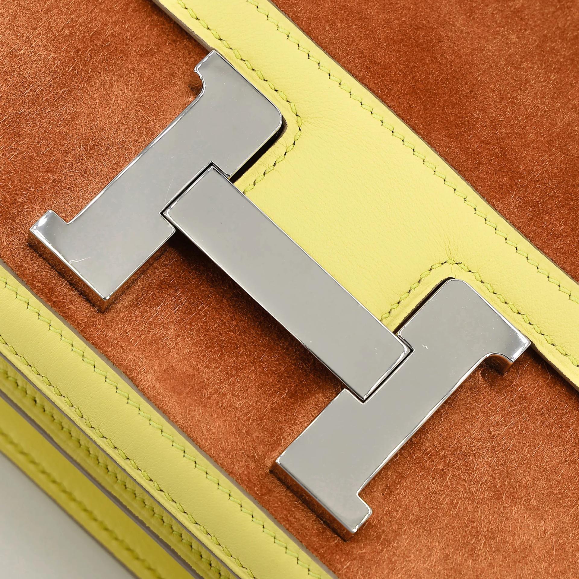Excellent ( Rank SA ) HERMÈS Constance 24 Soufre (C9) Potiron (5F) Doblis Suede Swift Palladium hardware Square R (2014) - 12