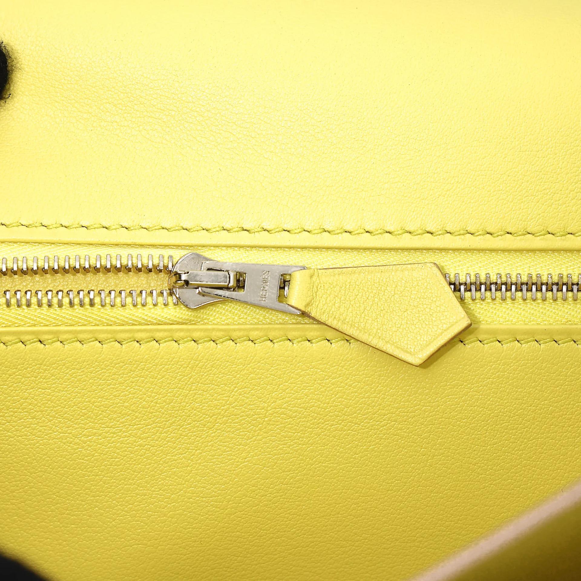 Excellent ( Rank SA ) HERMÈS Constance 24 Soufre (C9) Potiron (5F) Doblis Suede Swift Palladium hardware Square R (2014) - 17