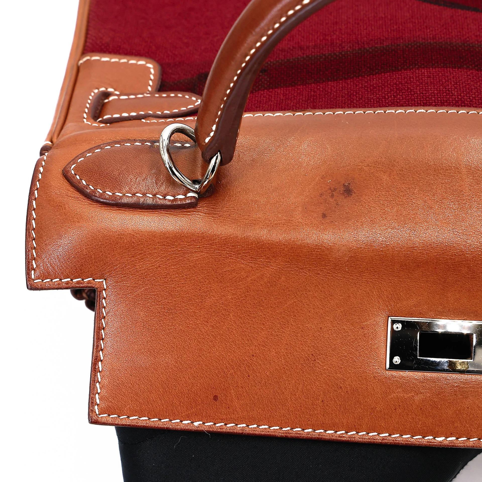 Good ( Rank AB) HERMÈS Limited Edition Kelly 28 Fauve (34) Gold (37) Barenia Palladium hardware Square O (2011) - 25