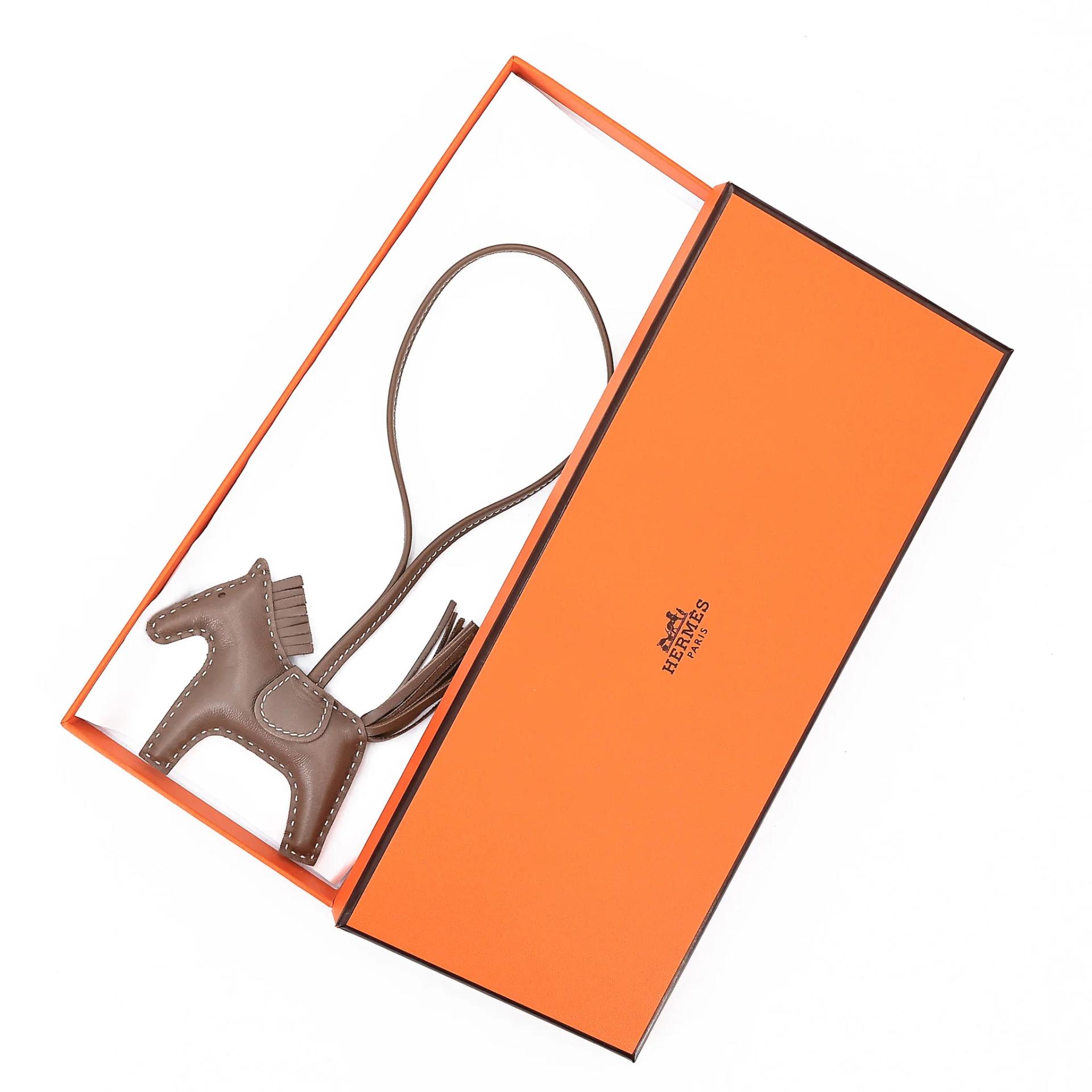 Brand New ( Rank N ) HERMÈS Rodeo PM Etoupe (18) Agneau Milo W (2024) - 3