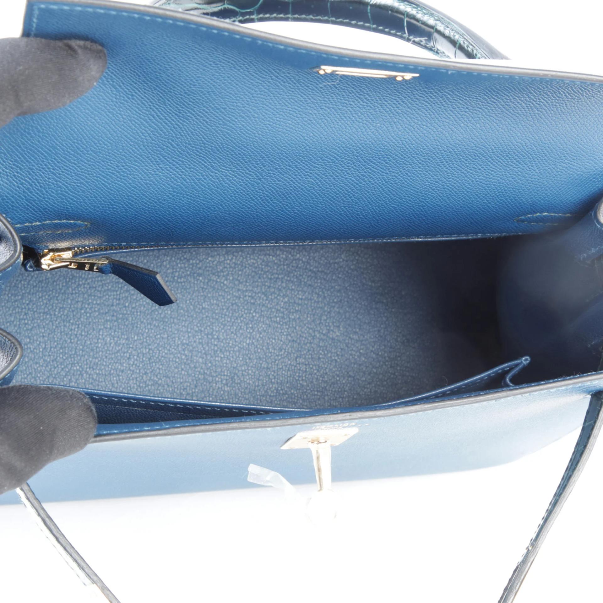 Unused ( Rank NS ) HERMÈS Kelly 25 Sellier Touch Deep Blue (S4) Vert Cypress (6O) Madame Shiny Niloticus Crocodile Permabrass hardware K (2025) - 10