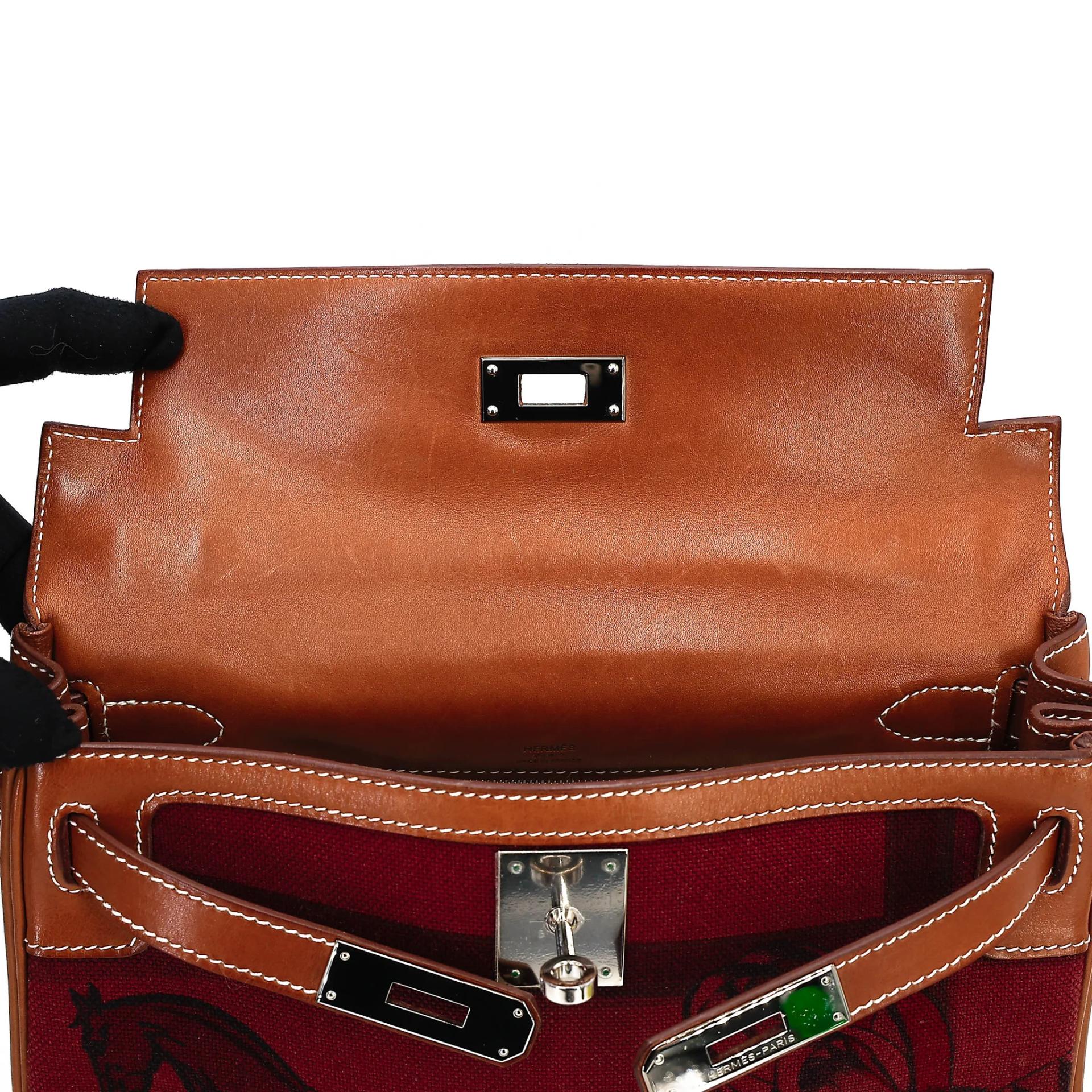 Good ( Rank AB) HERMÈS Limited Edition Kelly 28 Fauve (34) Gold (37) Barenia Palladium hardware Square O (2011) - 28