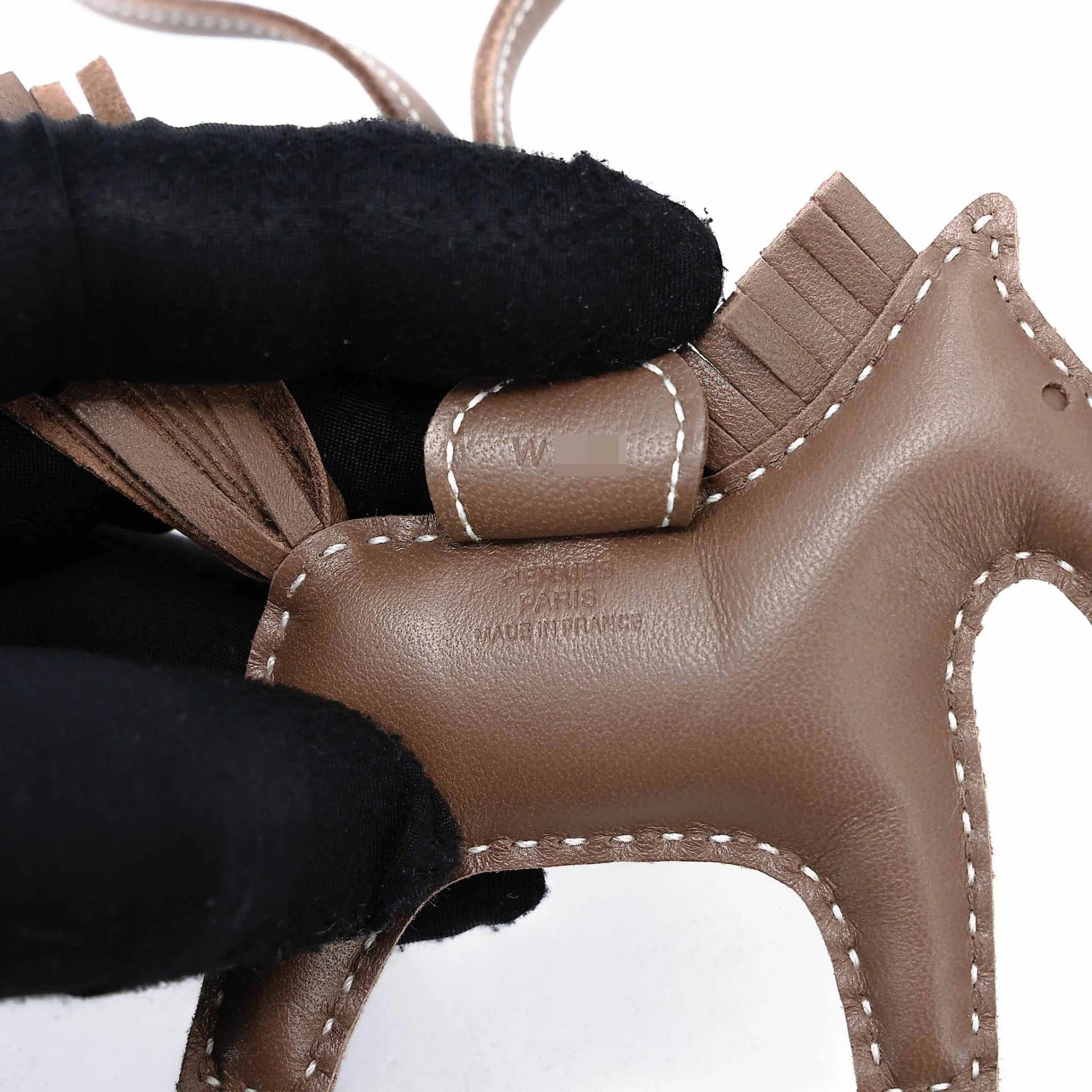Brand New ( Rank N ) HERMÈS Rodeo PM Etoupe (18) Agneau Milo W (2024) - 7