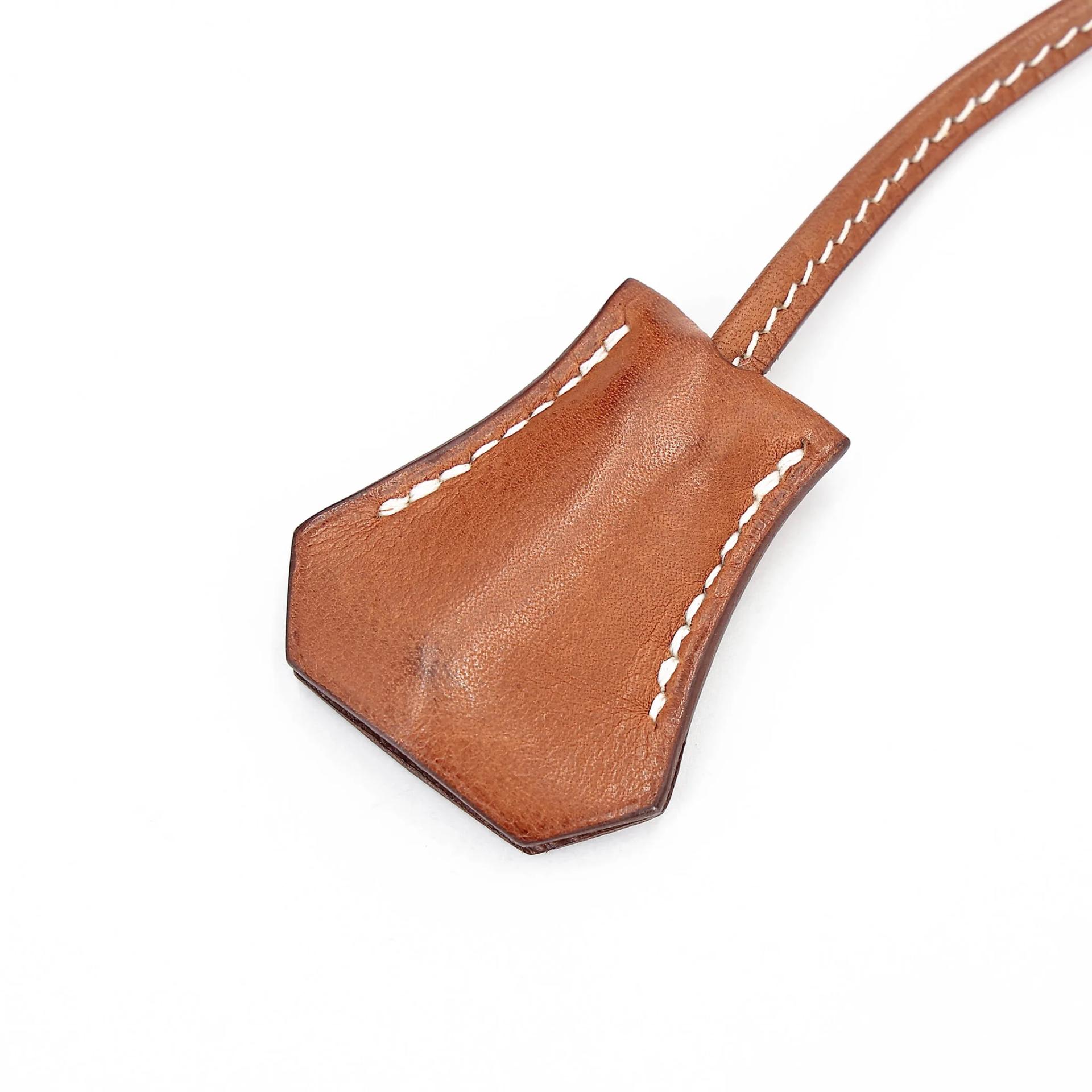 Good ( Rank AB) HERMÈS Limited Edition Kelly 28 Fauve (34) Gold (37) Barenia Palladium hardware Square O (2011) - 49