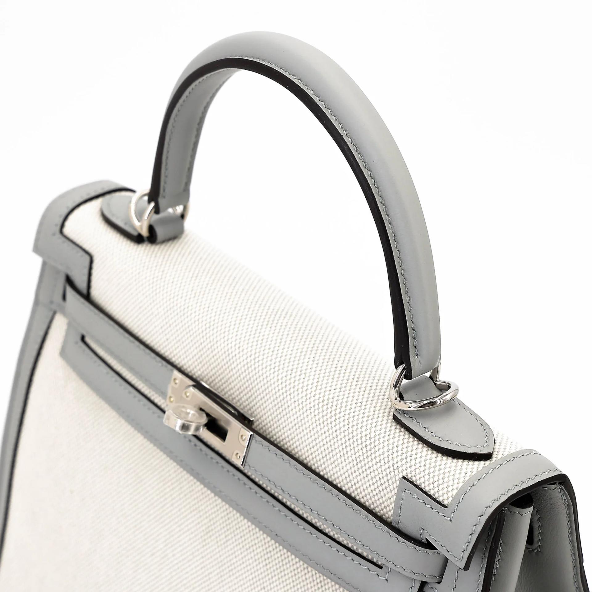 全新 HERMÈS 愛馬仕 限量收藏款 Kelly 25 外縫 8U 冰川藍 Bleu Glacier Toile H 帆布 Swift牛皮 銀扣 G刻 2026年 - 3