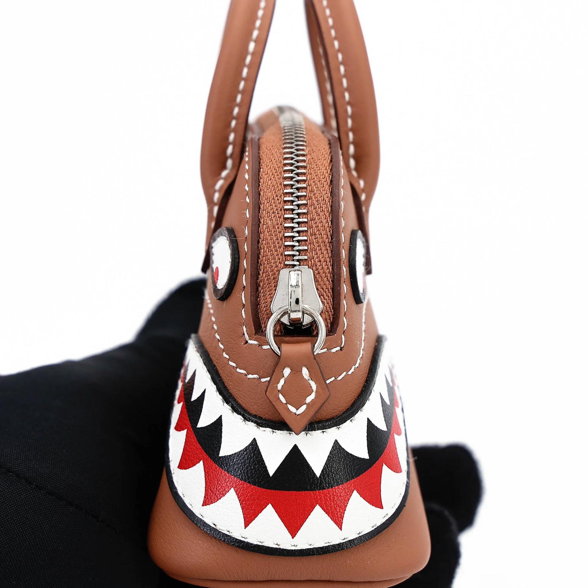 全新 HERMÈS 愛馬仕 Shark Bolide 掛件 37 金棕色 Gold Swift皮 銀扣 G刻 2026年 - 10
