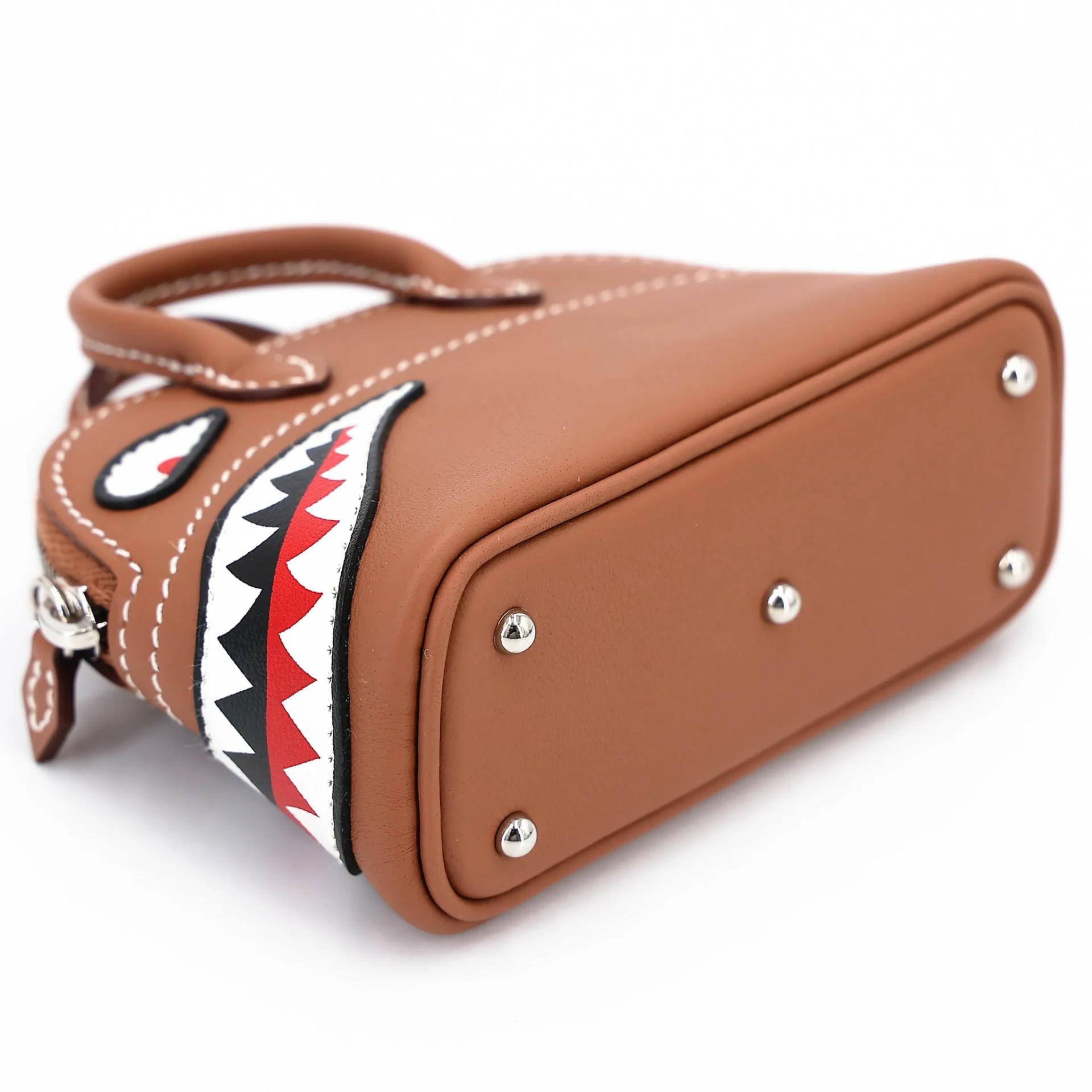 全新 HERMÈS 愛馬仕 Shark Bolide 掛件 37 金棕色 Gold Swift皮 銀扣 G刻 2026年 - 7