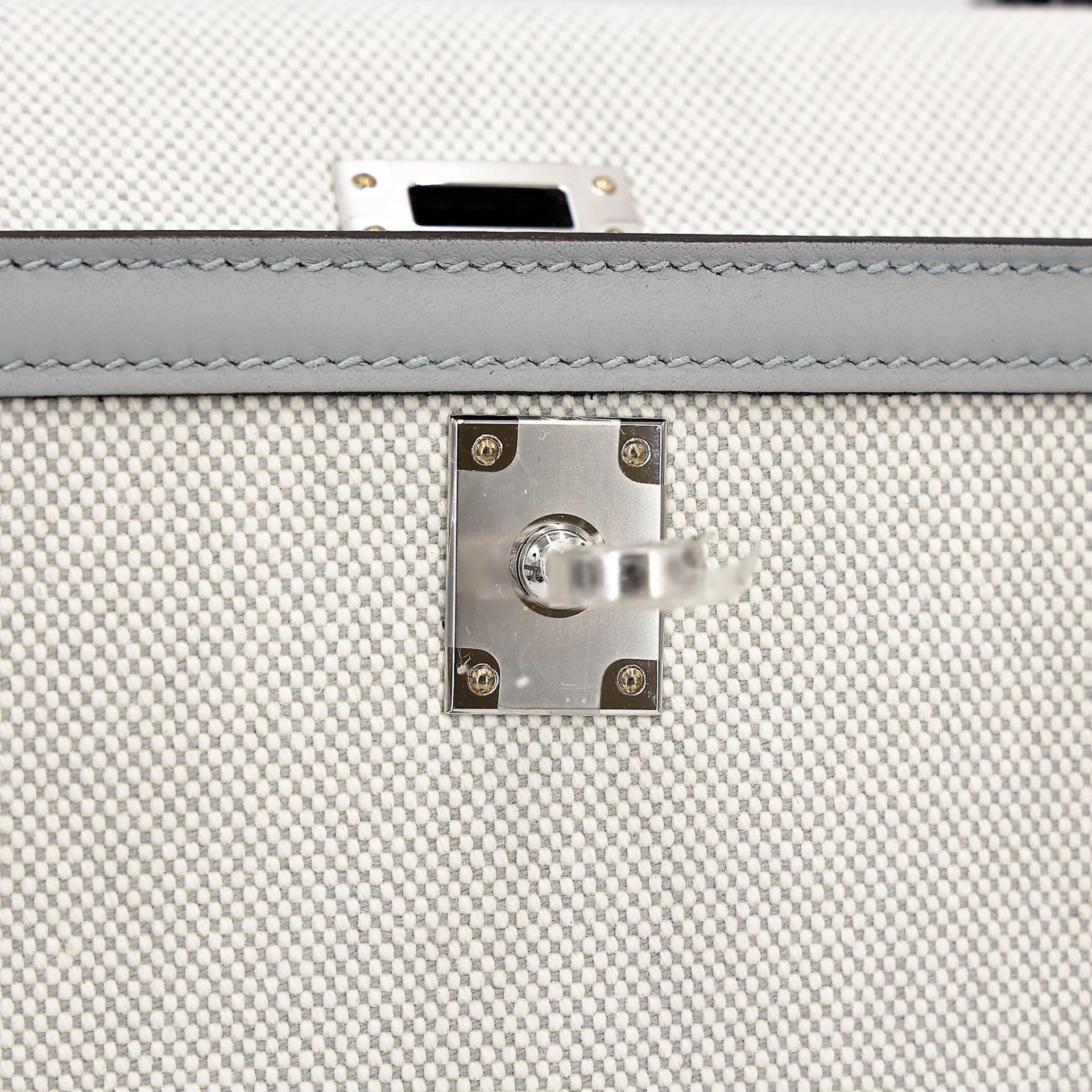 全新 HERMÈS 愛馬仕 限量收藏款 Kelly 25 外縫 8U 冰川藍 Bleu Glacier Toile H 帆布 Swift牛皮 銀扣 G刻 2026年 - 13