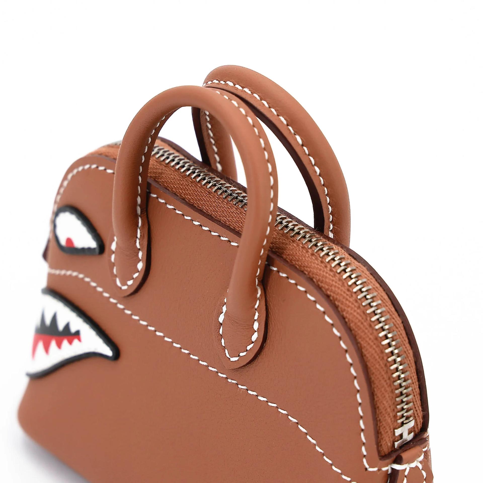 全新 HERMÈS 愛馬仕 Shark Bolide 掛件 37 金棕色 Gold Swift皮 銀扣 G刻 2026年 - 5