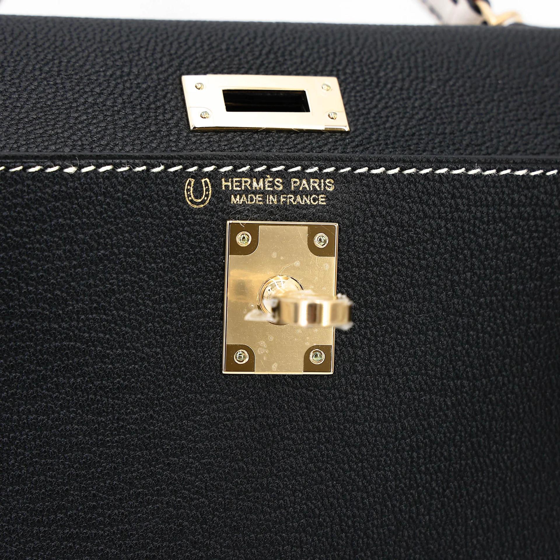全新 HERMÈS 愛馬仕 馬蹄印定制 Mini Kelly 二代 HSS 89 黑色 Noir (Black) I2 奶油白 Nata Chevre Mysore山羊皮 香檳金扣 K刻 2025年 - 13