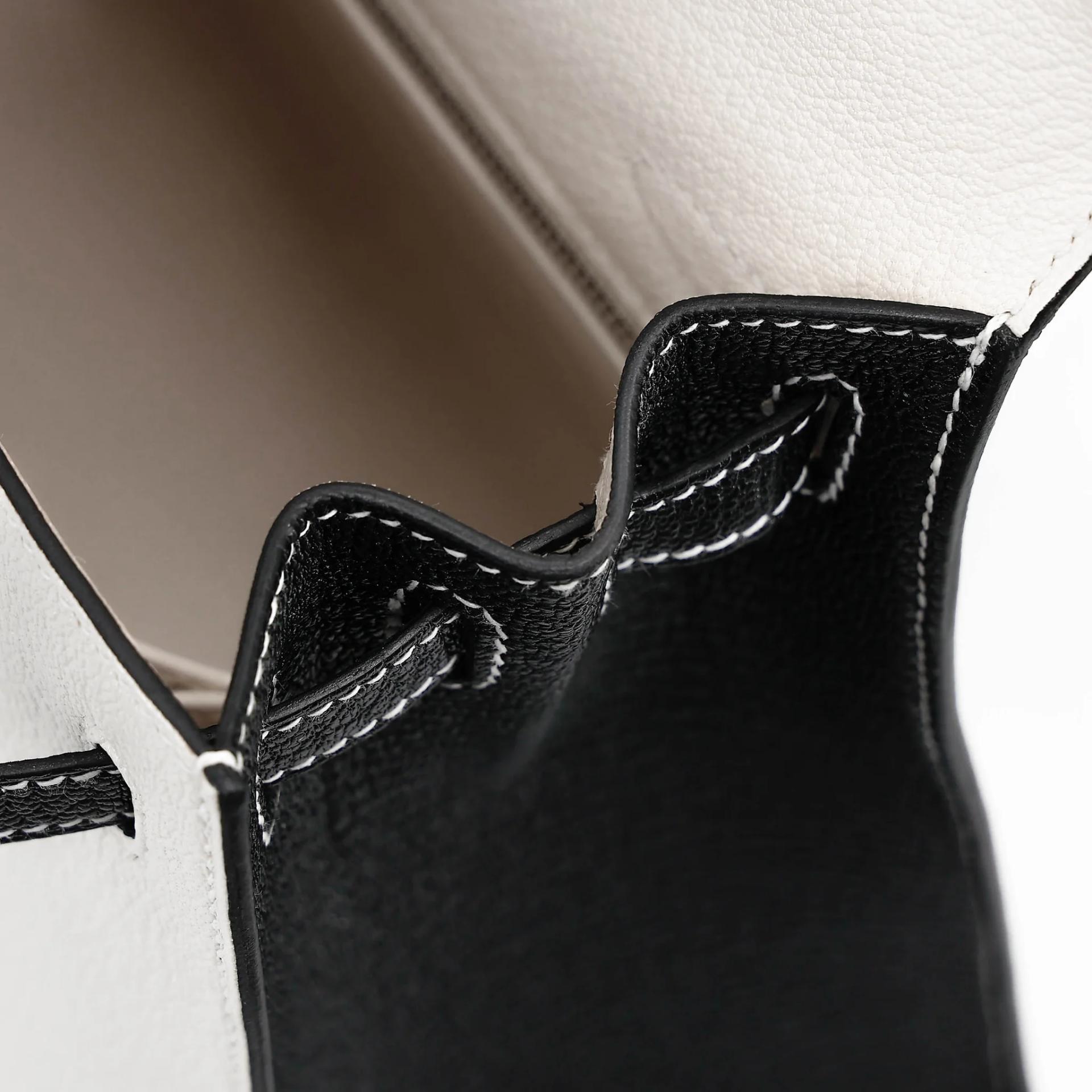 全新 HERMÈS 愛馬仕 馬蹄印定制 Kelly 25 外縫 HSS 89 黑色 Noir (Black) I2 奶油白 Nata Chevre山羊皮 拉絲銀扣 G刻 2026年 - 16