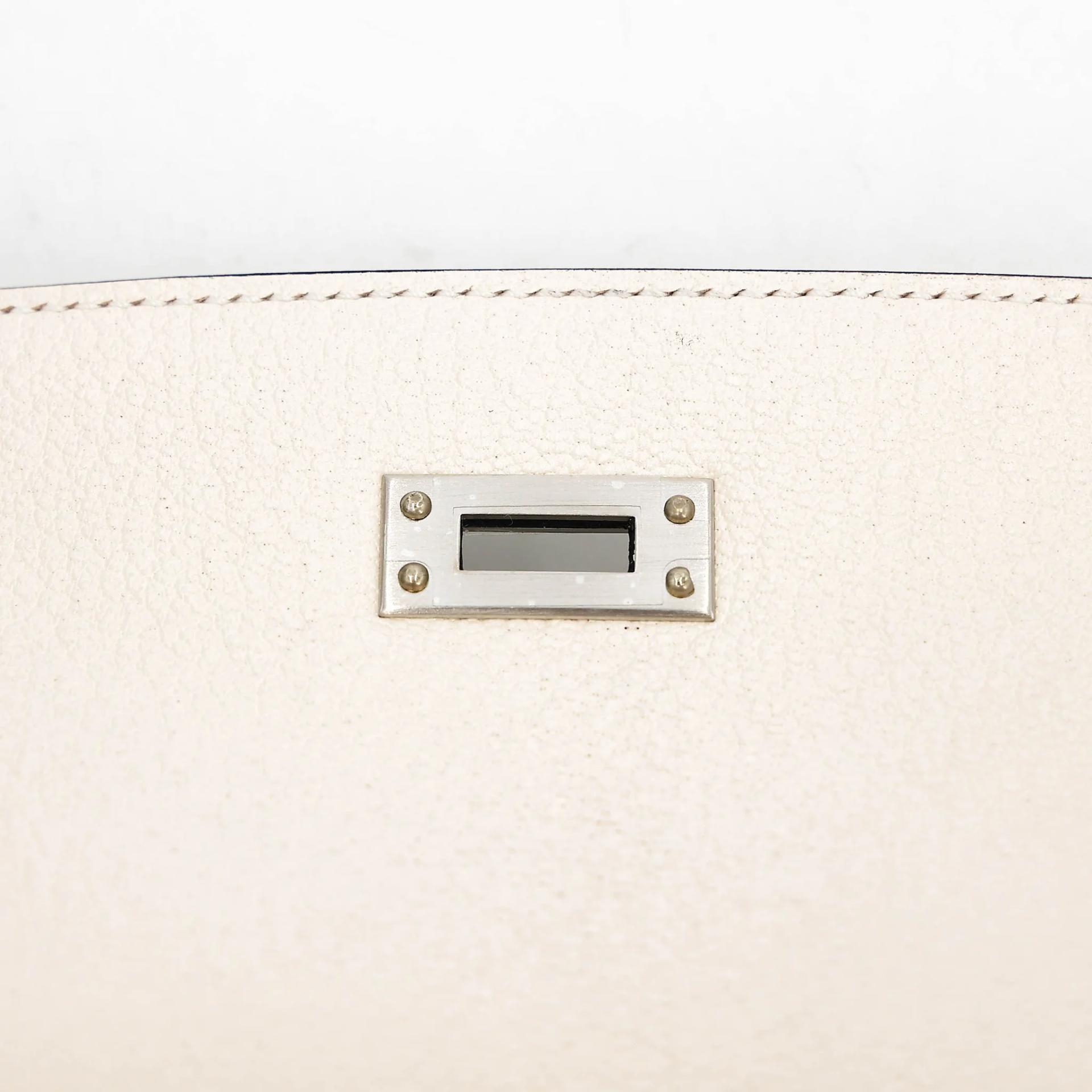 全新 HERMÈS 愛馬仕 馬蹄印定制 Kelly 25 外縫 HSS 89 黑色 Noir (Black) I2 奶油白 Nata Chevre山羊皮 拉絲銀扣 G刻 2026年 - 11