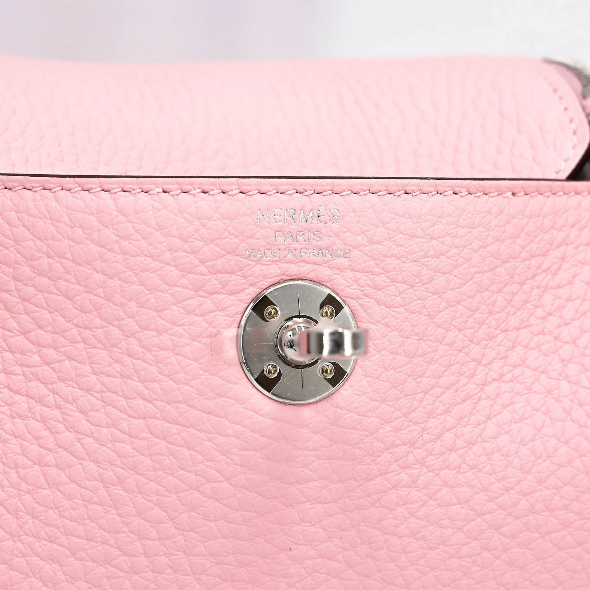 全新 HERMÈS 愛馬仕 Mini Lindy 二代 Verso 3Q 櫻花粉 Rose Sakura 80 珍珠灰 Gris Perle Clemence小牛皮 銀扣 G刻 2026年 - 12