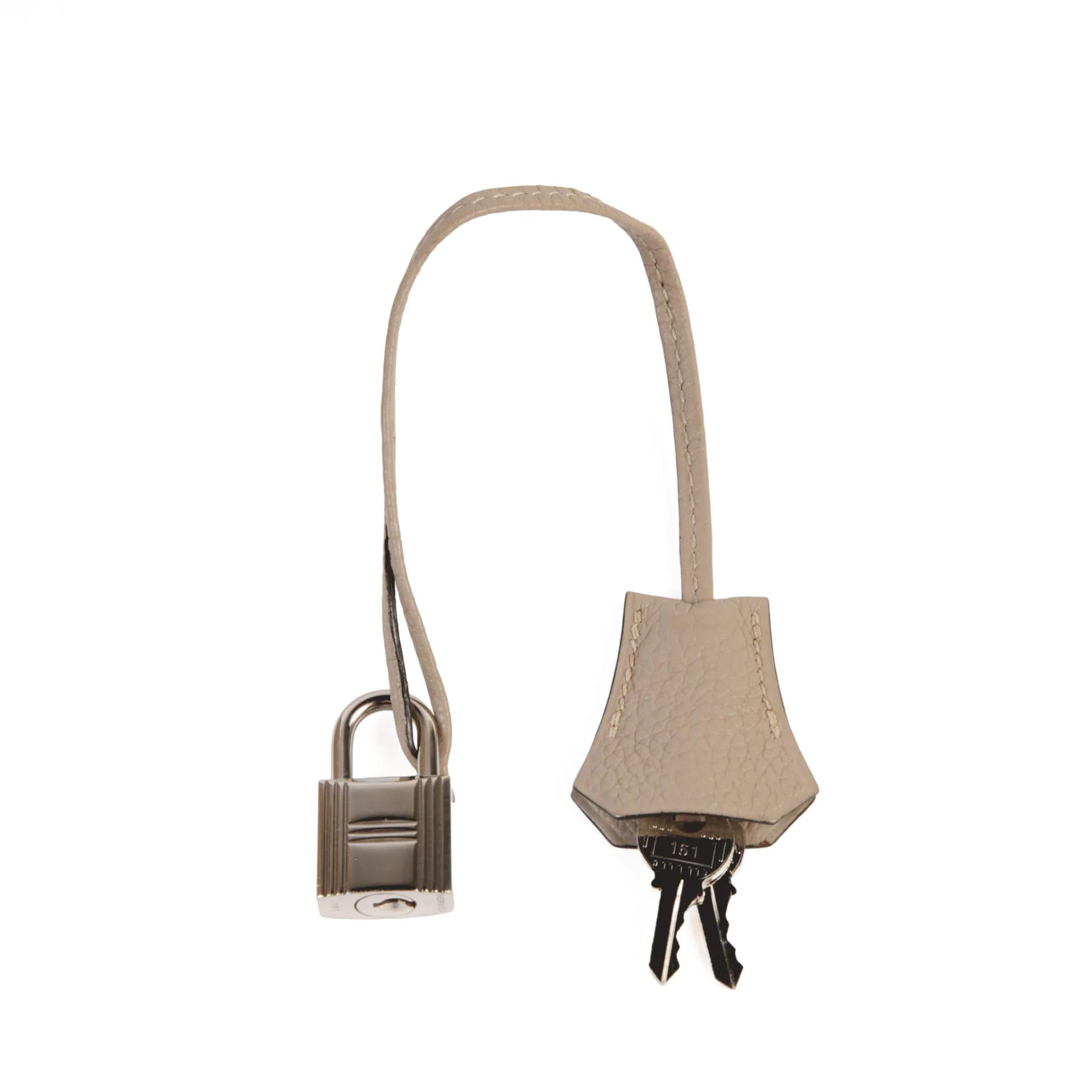 Very Good ( Rank A) HERMÈS Birkin 30 Gris Tourterelle (81) Clemence Palladium hardware Square M (2009) - 14