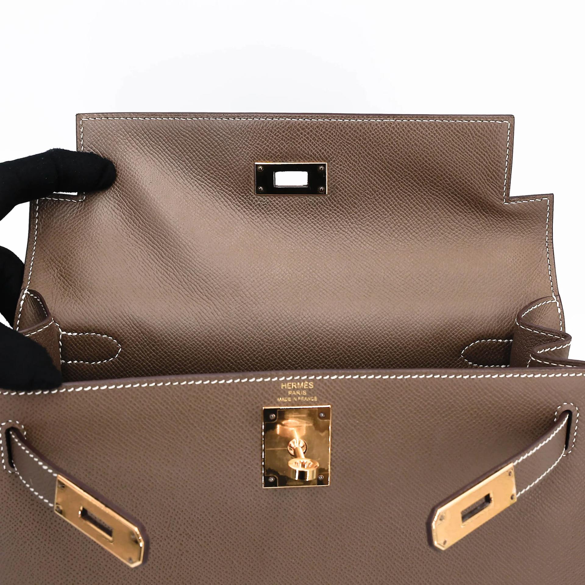 Excellent ( Rank SA ) HERMÈS Kelly 28 Sellier Etoupe (18) Epsom Gold hardware U (2022) - 16