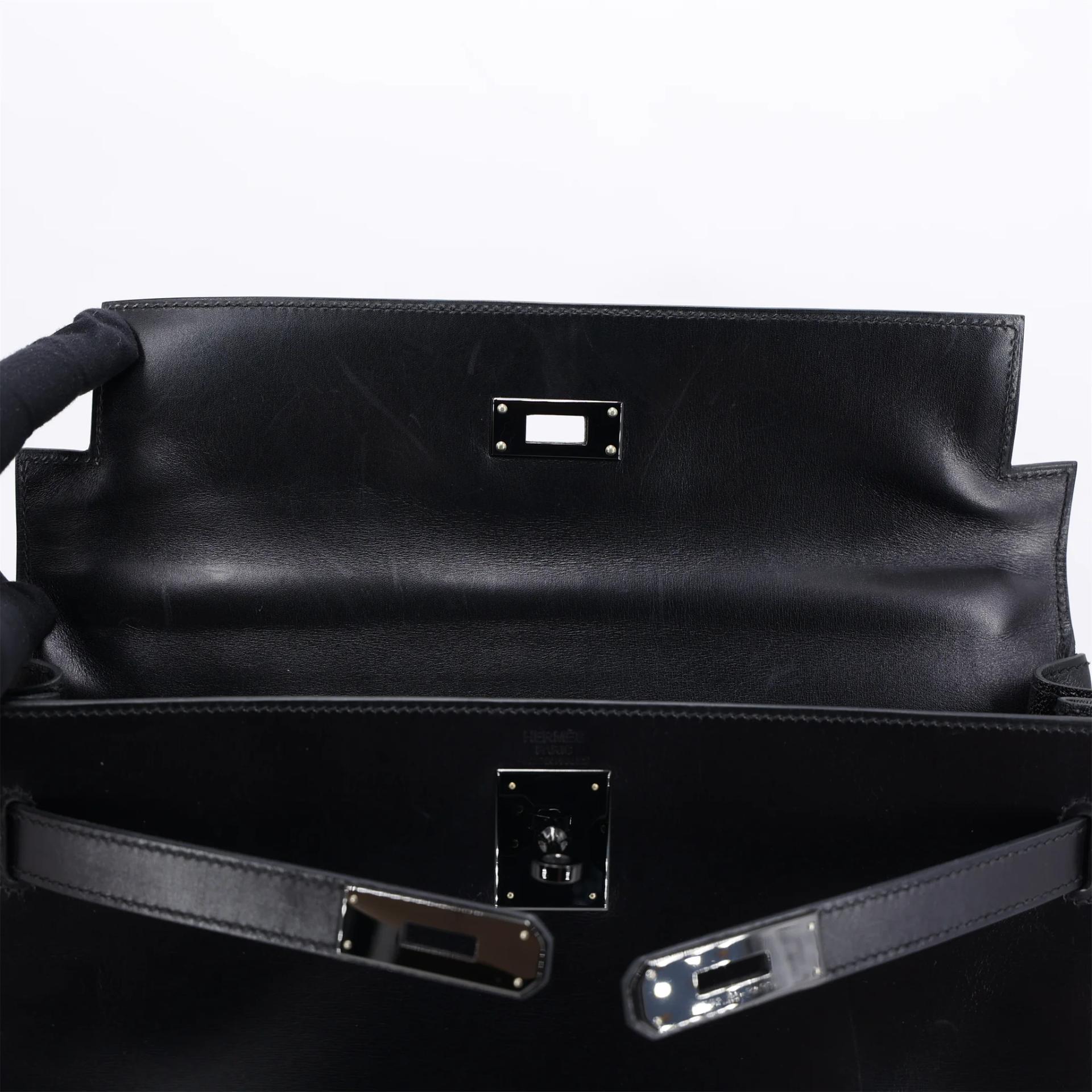 Very Good ( Rank A) HERMÈS Limited Edition Kelly 32 So Black Noir (89) Box-calf Black hardware Square N (2010) - 12