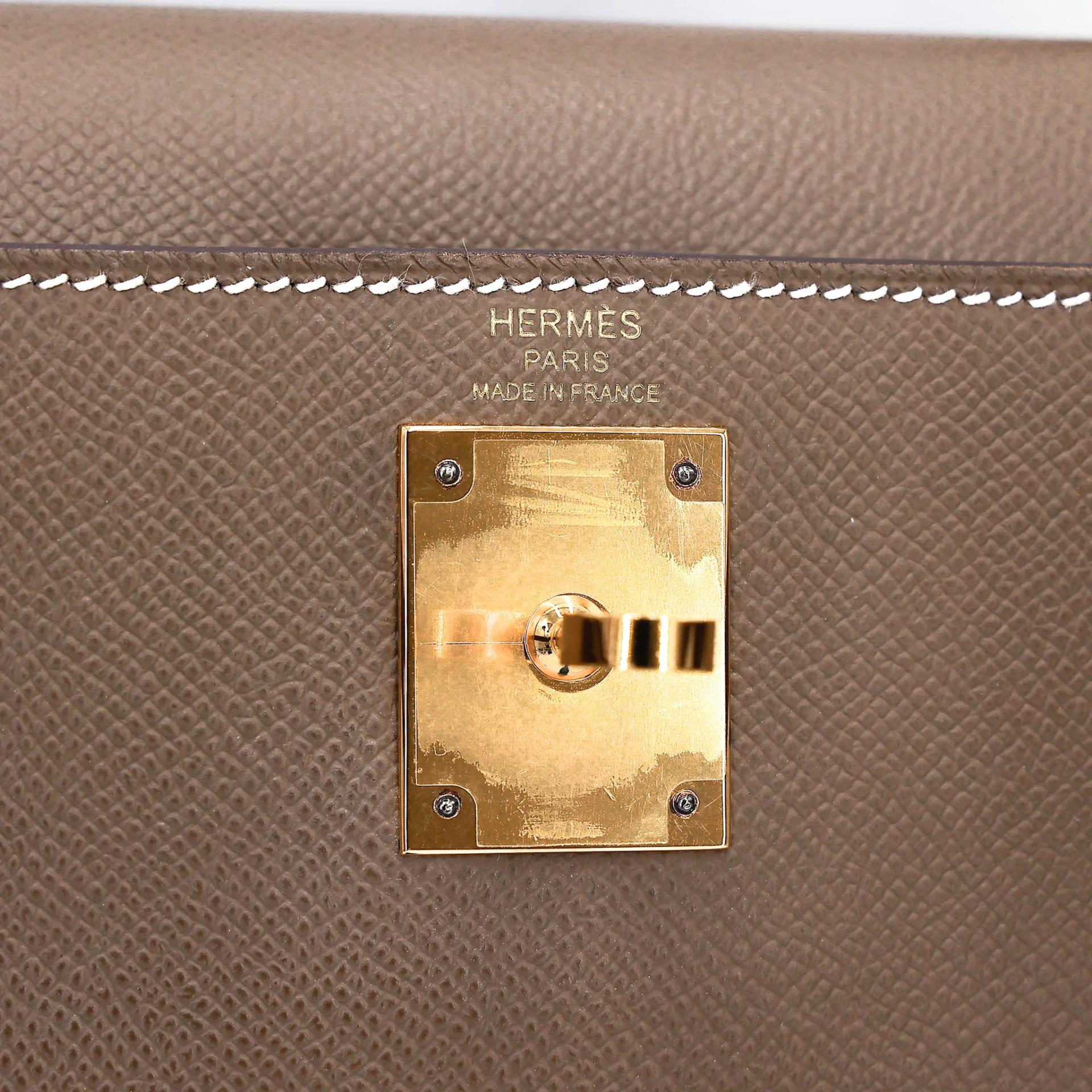 Excellent ( Rank SA ) HERMÈS Kelly 28 Sellier Etoupe (18) Epsom Gold hardware U (2022) - 17