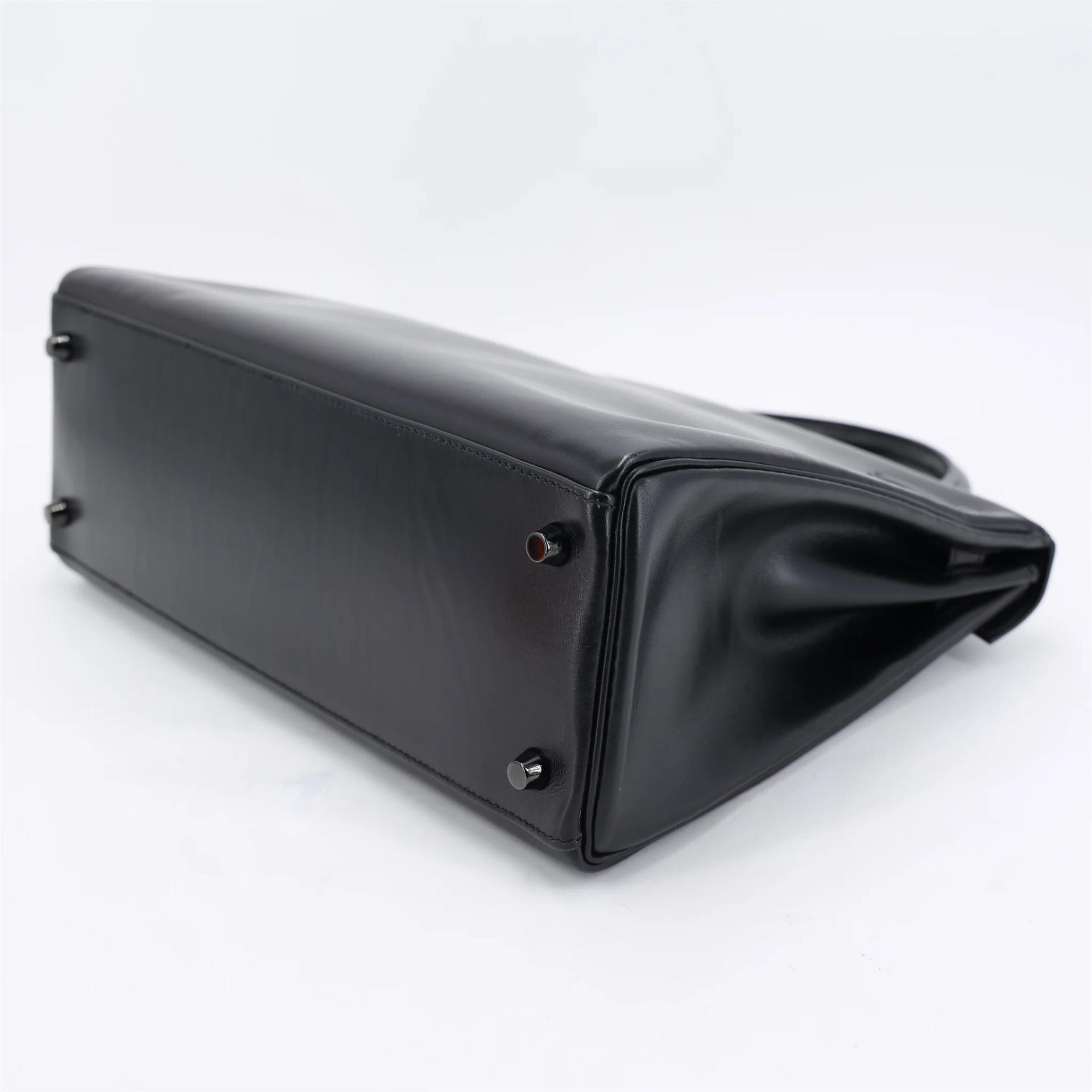 Very Good ( Rank A) HERMÈS Limited Edition Kelly 32 So Black Noir (89) Box-calf Black hardware Square N (2010) - 7