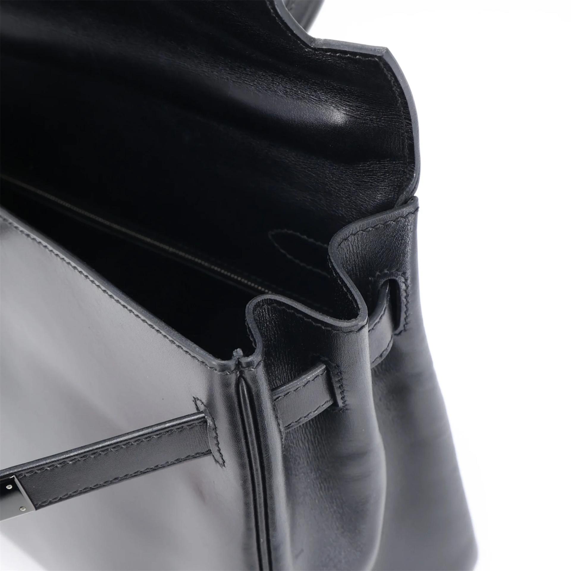 Very Good ( Rank A) HERMÈS Limited Edition Kelly 32 So Black Noir (89) Box-calf Black hardware Square N (2010) - 15