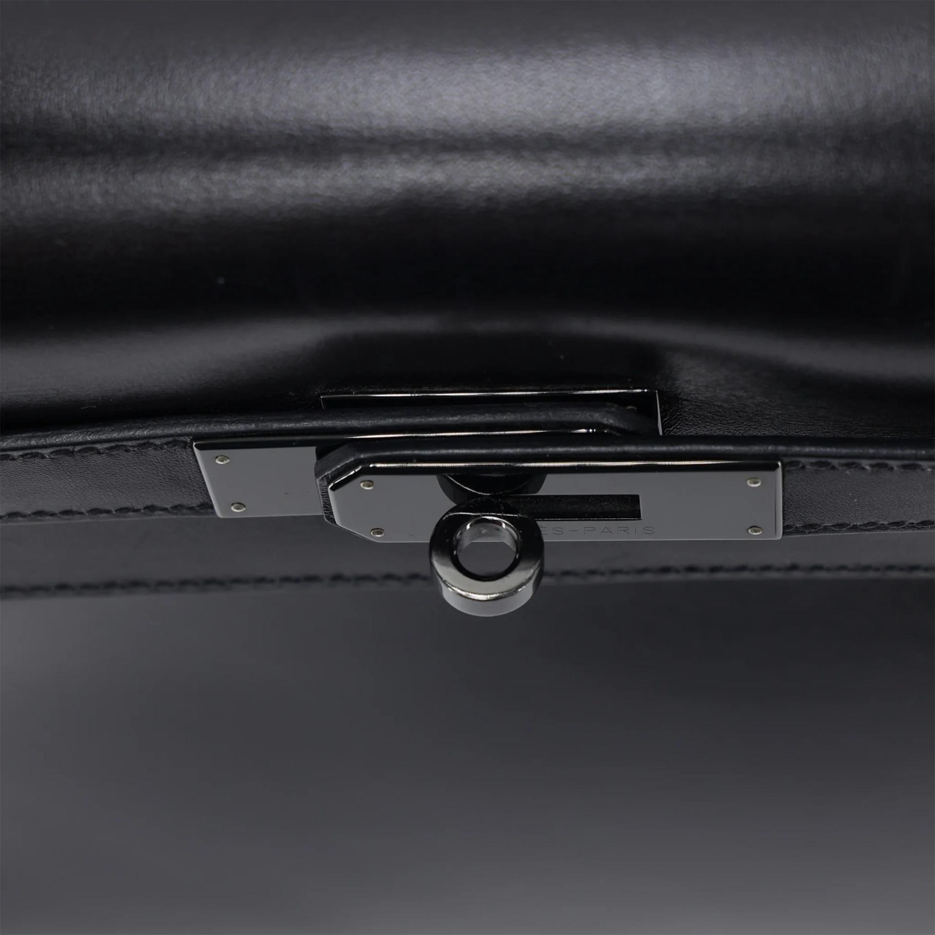 Very Good ( Rank A) HERMÈS Limited Edition Kelly 32 So Black Noir (89) Box-calf Black hardware Square N (2010) - 9