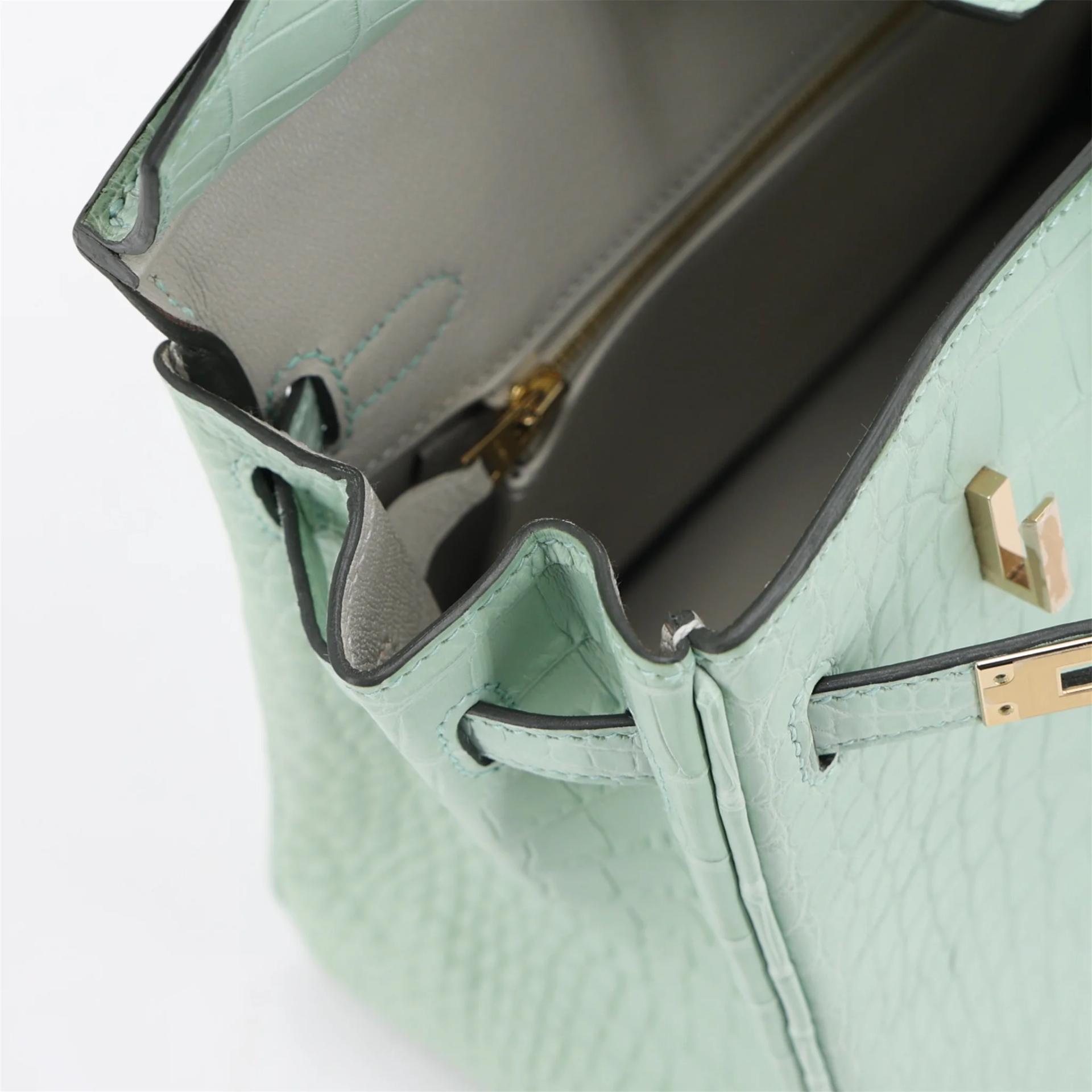 Excellent ( Rank SA ) HERMÈS Special Order Limited Edition Birkin 25 HSS Vert d’Eau (6U) Gris Perle (80) Matte Alligator Gold hardware B (2023) - 12