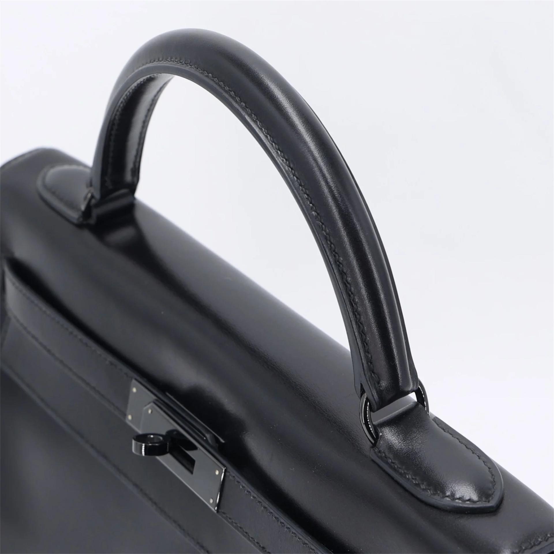 Very Good ( Rank A) HERMÈS Limited Edition Kelly 32 So Black Noir (89) Box-calf Black hardware Square N (2010) - 3