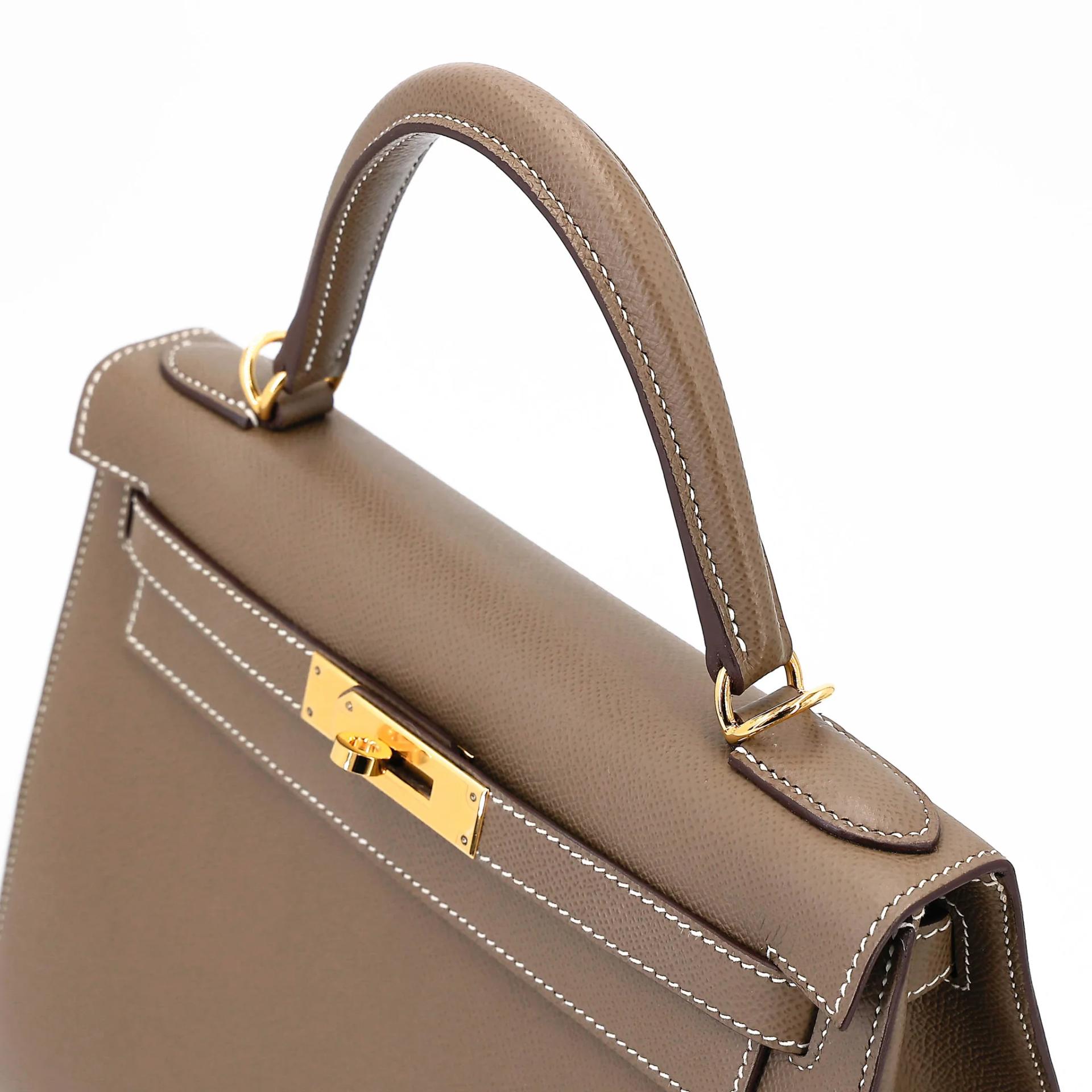 Excellent ( Rank SA ) HERMÈS Kelly 28 Sellier Etoupe (18) Epsom Gold hardware U (2022) - 3