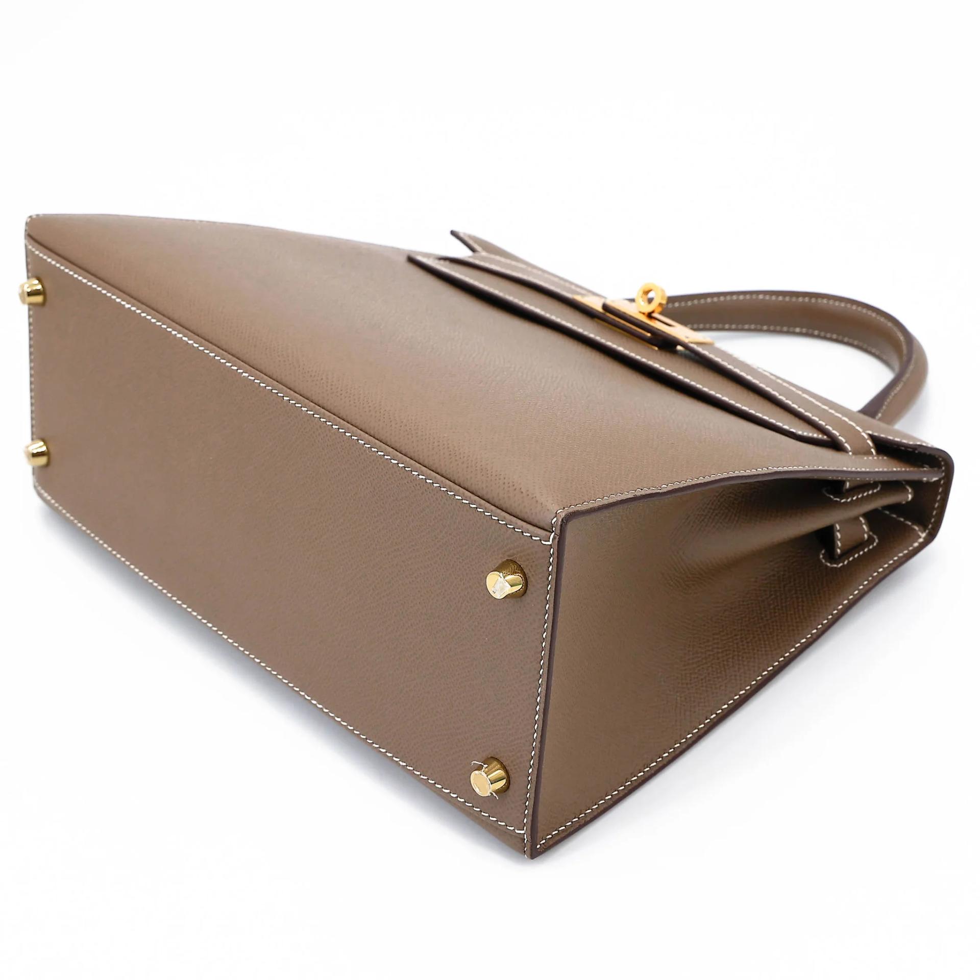 Excellent ( Rank SA ) HERMÈS Kelly 28 Sellier Etoupe (18) Epsom Gold hardware U (2022) - 4