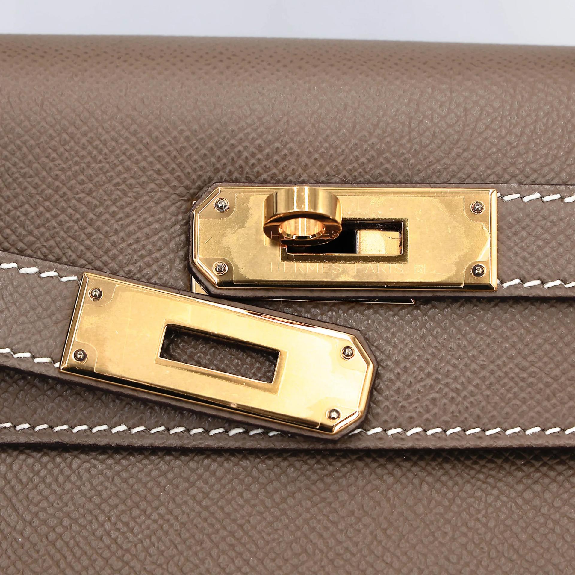 Excellent ( Rank SA ) HERMÈS Kelly 28 Sellier Etoupe (18) Epsom Gold hardware U (2022) - 12