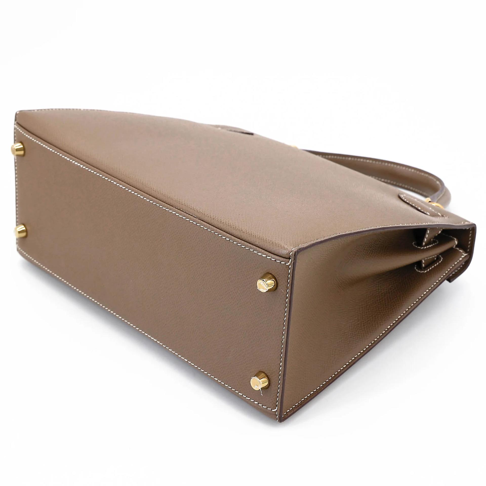 Excellent ( Rank SA ) HERMÈS Kelly 28 Sellier Etoupe (18) Epsom Gold hardware U (2022) - 6