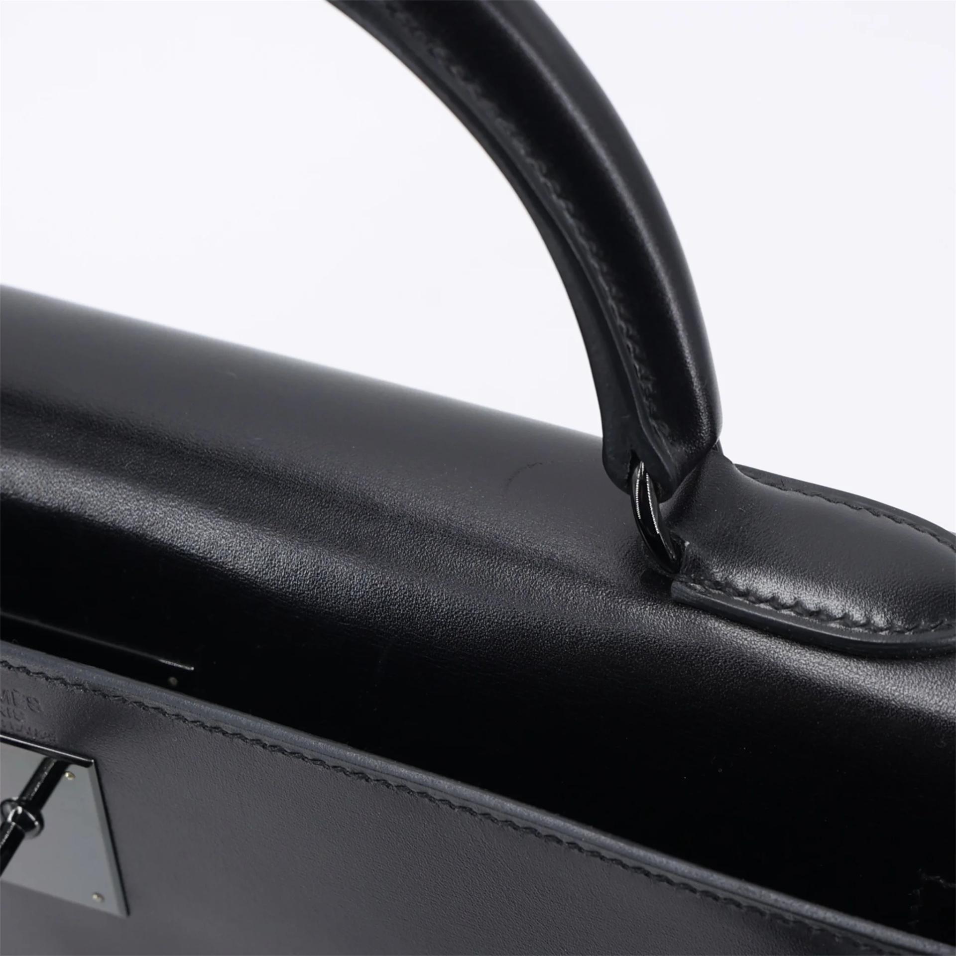 Very Good ( Rank A) HERMÈS Limited Edition Kelly 32 So Black Noir (89) Box-calf Black hardware Square N (2010) - 11