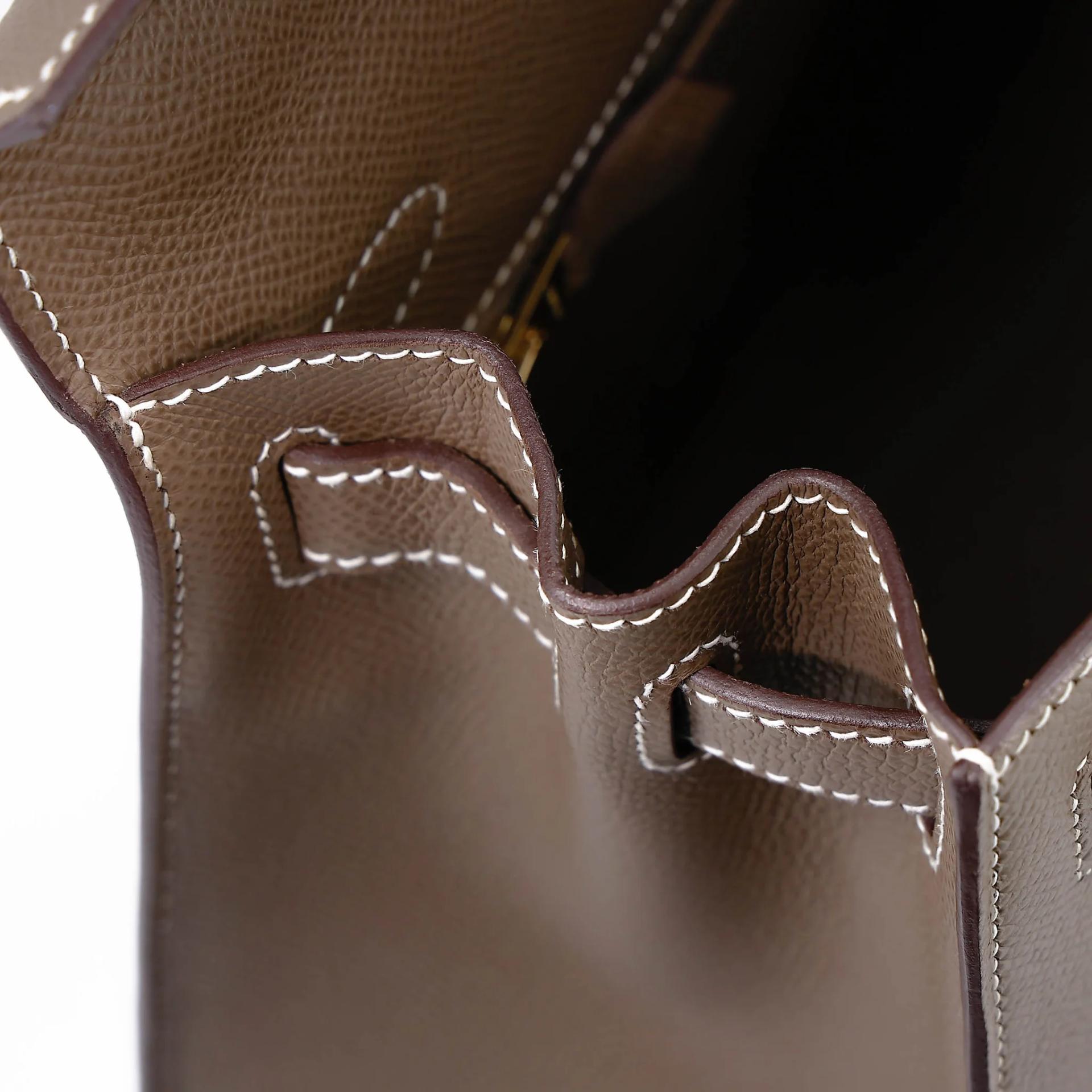 Excellent ( Rank SA ) HERMÈS Kelly 28 Sellier Etoupe (18) Epsom Gold hardware U (2022) - 21