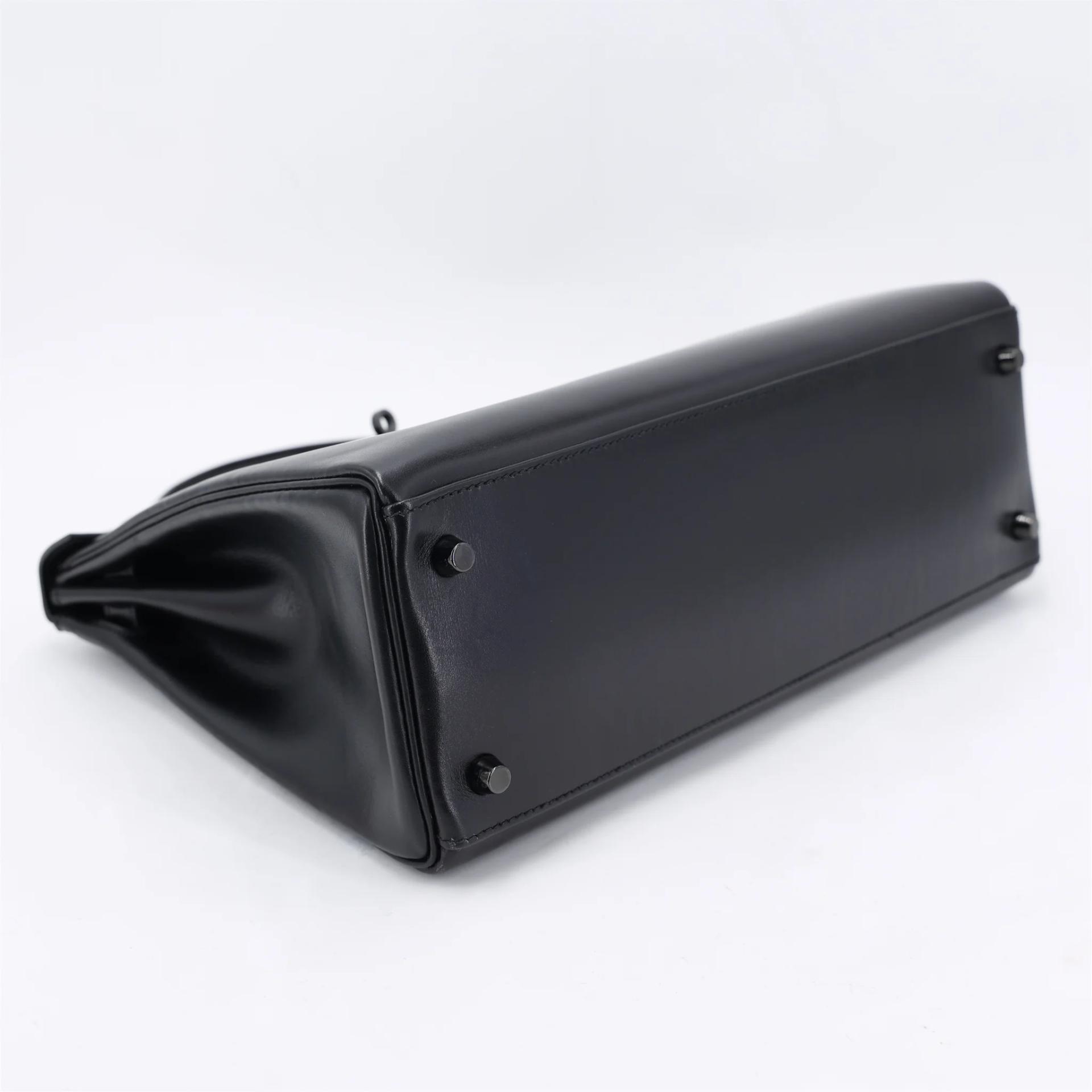 Very Good ( Rank A) HERMÈS Limited Edition Kelly 32 So Black Noir (89) Box-calf Black hardware Square N (2010) - 4