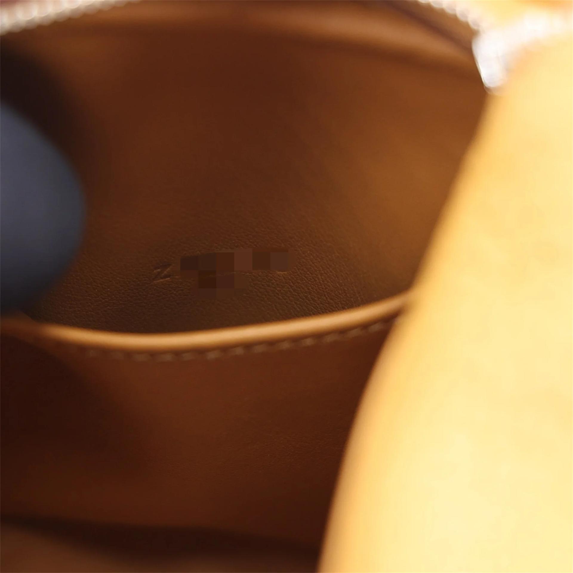 Very Good ( Rank A) HERMÈS Mini Lindy Biscuit (4B) Clemence Gold hardware Z (2021) - 12