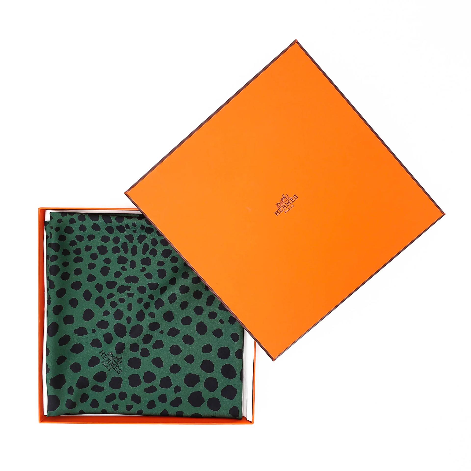 Brand New ( Rank N ) HERMÈS Carre 90 scarf Green Blue Silk - 3