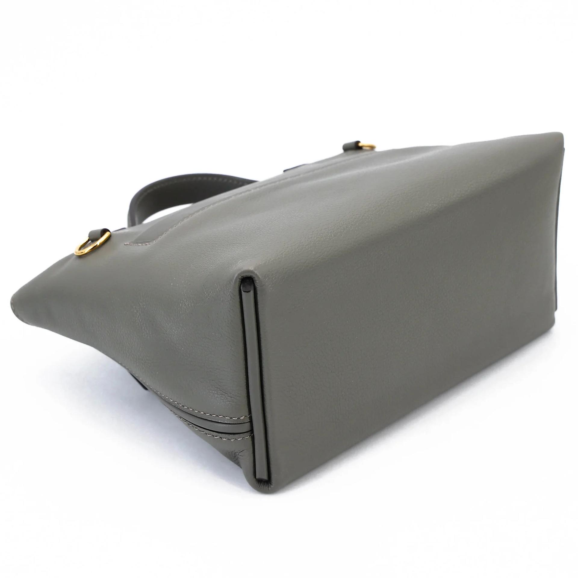 Excellent ( Rank SA ) HERMÈS 24/24 - 21 mini Verso Gris Meyer (0L) Gris Pale (M4) Evercolor Gold hardware B (2023) - 7