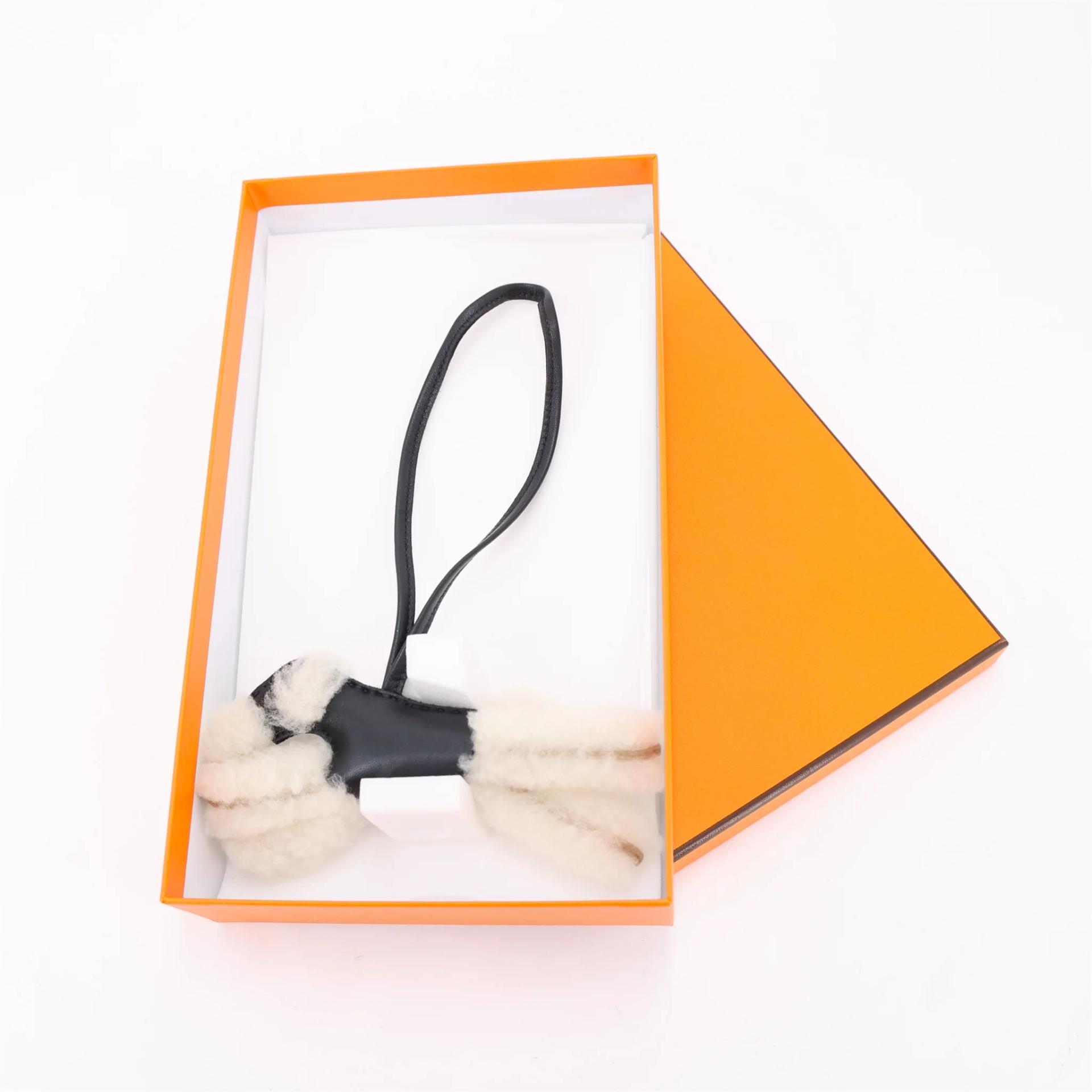 未使用保存品 HERMÈS 爱马仕 Budy 挂件 89 黑色 Noir (Black) Ecru色 Agneau Milo 米洛羊羔皮 W刻 2024年 - 3