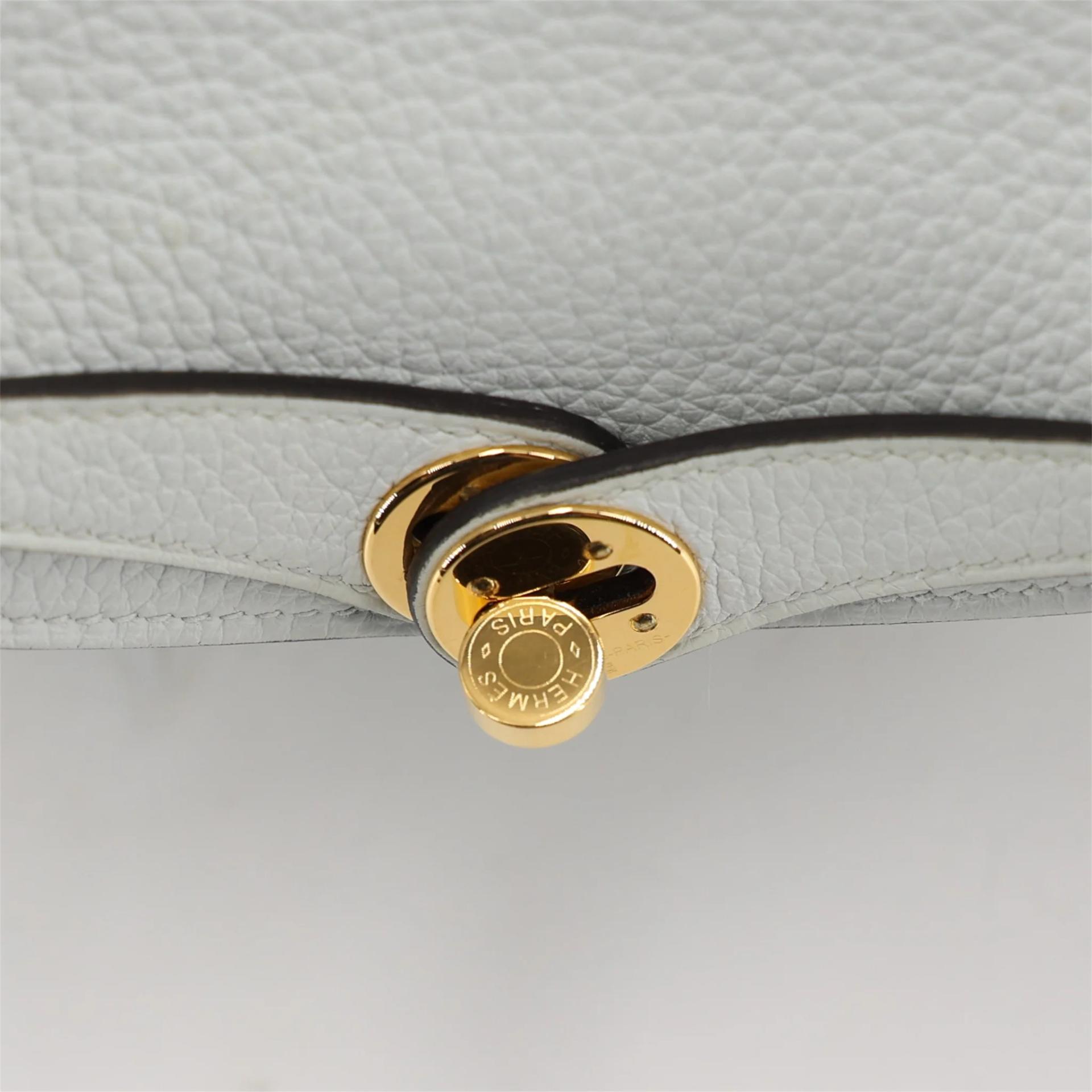 Very Good ( Rank A) HERMÈS Mini Lindy II Gris Platine (N4) Clemence Gold hardware W (2024) - 11