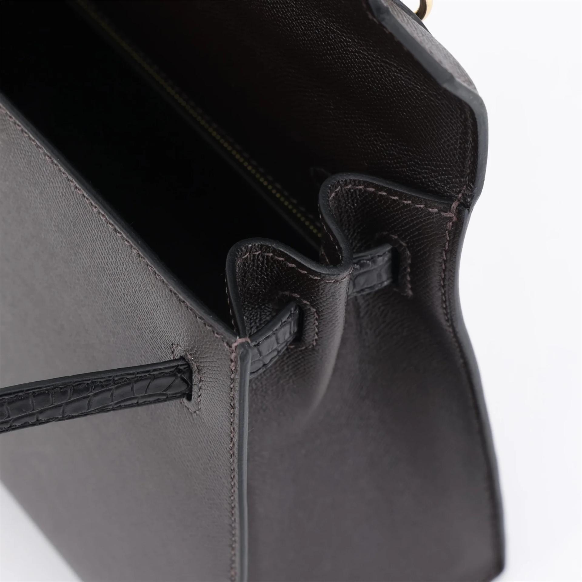 Brand New ( Rank N ) HERMÈS Kelly 25 Sellier Touch Bai Brun（T3） Noir (89) Matte Alligator Madame Permabrass hardware G (2026) - 13