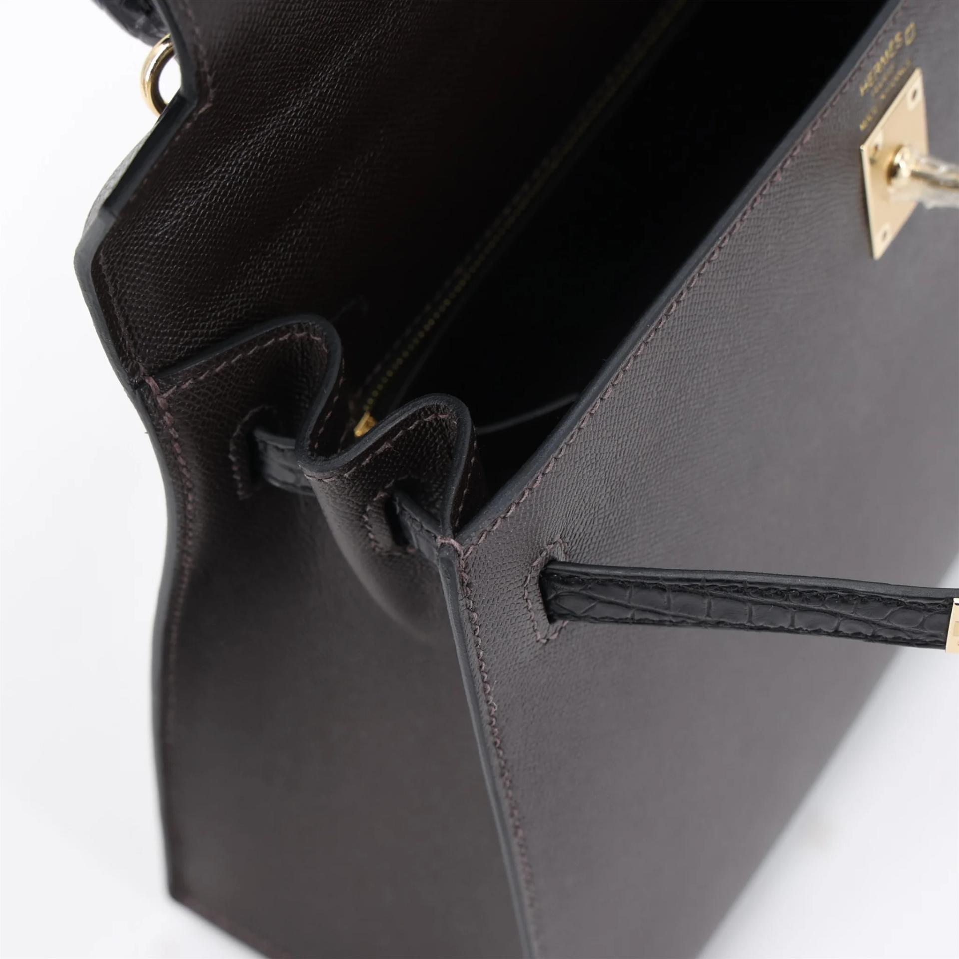 Brand New ( Rank N ) HERMÈS Kelly 25 Sellier Touch Bai Brun（T3） Noir (89) Matte Alligator Madame Permabrass hardware G (2026) - 12